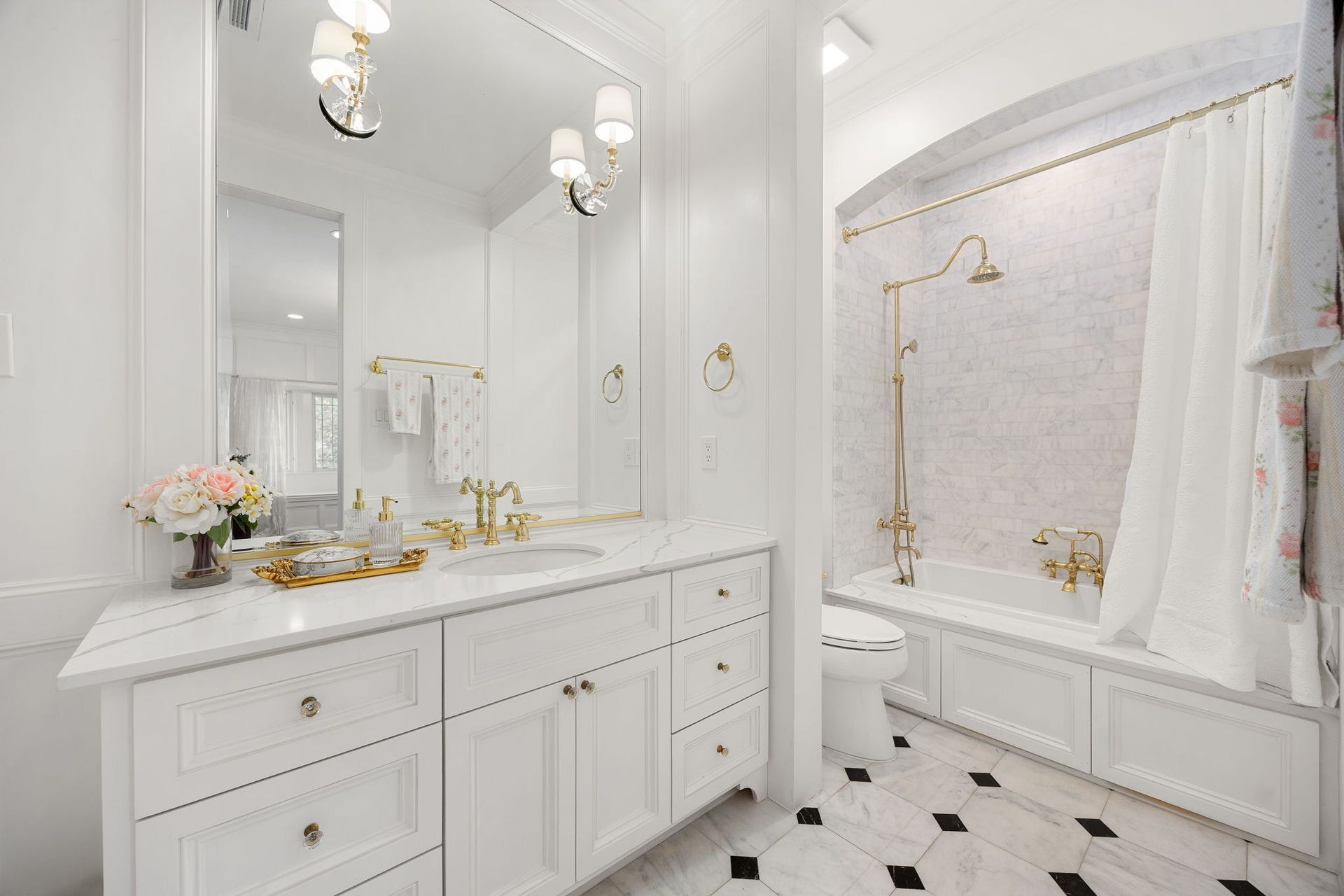 330 E Gaywood Drive, Houston, TX 77079 330 E Gaywood Drive, Houston, TX 77079
