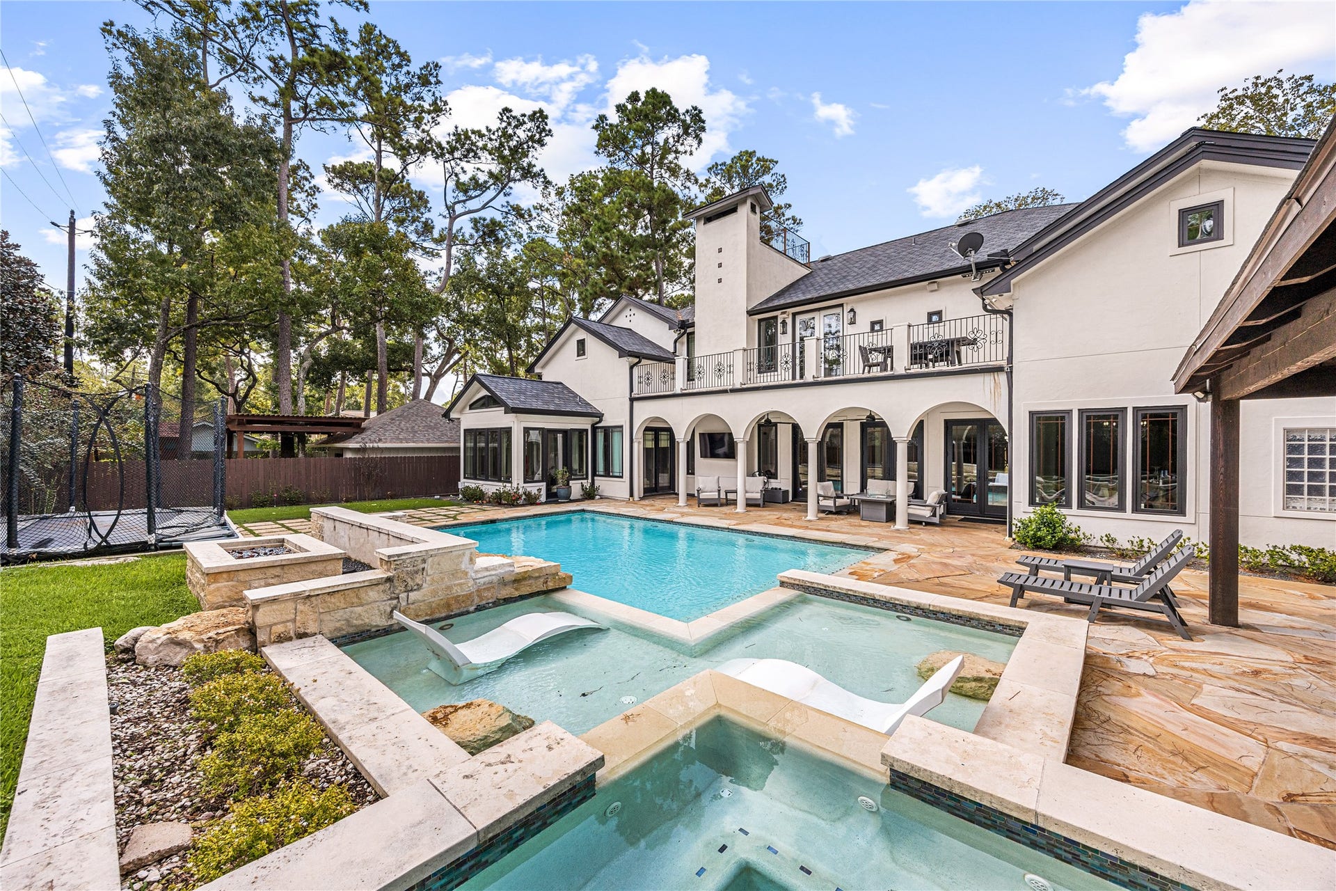 330 E Gaywood Drive, Houston, TX 77079 330 E Gaywood Drive, Houston, TX 77079