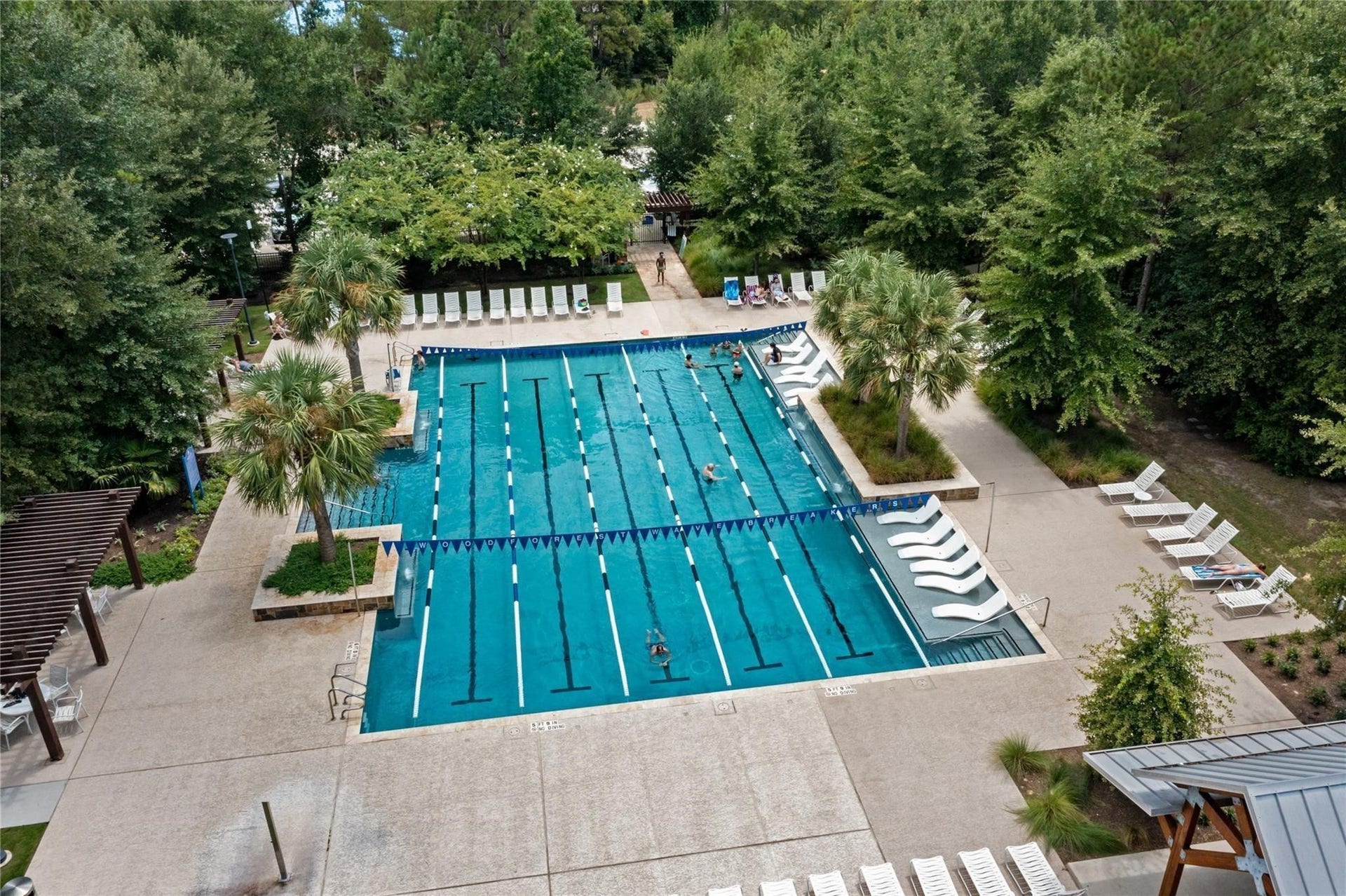 Discover the incredible Woodforest lifestyle, offering endless amenities, beautiful parks, scenic walking and biking trails, resort-style pools, splash pads, and year-round community activities! Enjoy the convenience of Harvest Market, restaurants, coffee shops, shopping, and so much moreall just minutes away or a short golf cart ride from home!