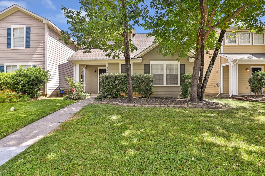 Property photo for 18906 Atasca Oaks Drive, Humble, TX