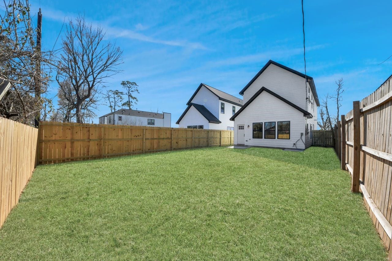 8655 Sunderland Road, Houston, TX 77028 8655 Sunderland Road, Houston, TX 77028