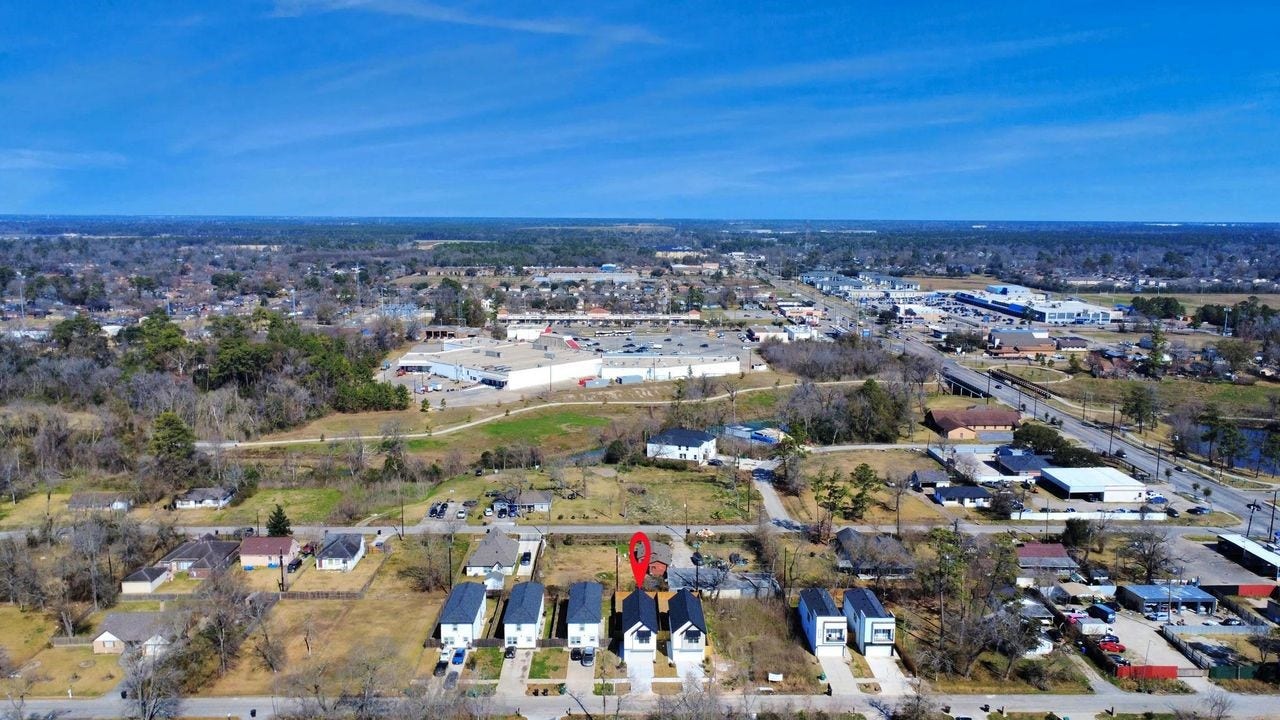 8655 Sunderland Road, Houston, TX 77028 minutes from Downtown