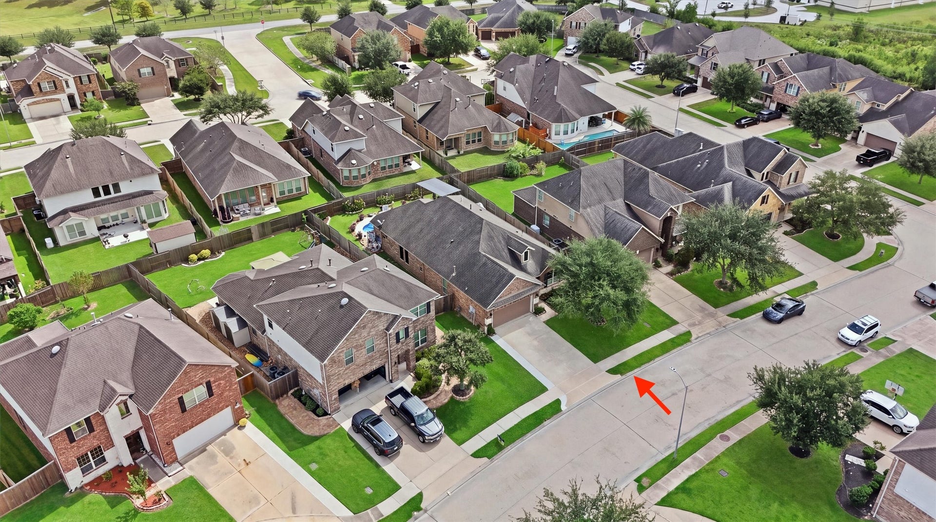 1413 Silver Rings Court, Pearland, TX 77581 Ideally positioned for easy connections to Pearland Parkway, Hwy 35 and Beltway 8.