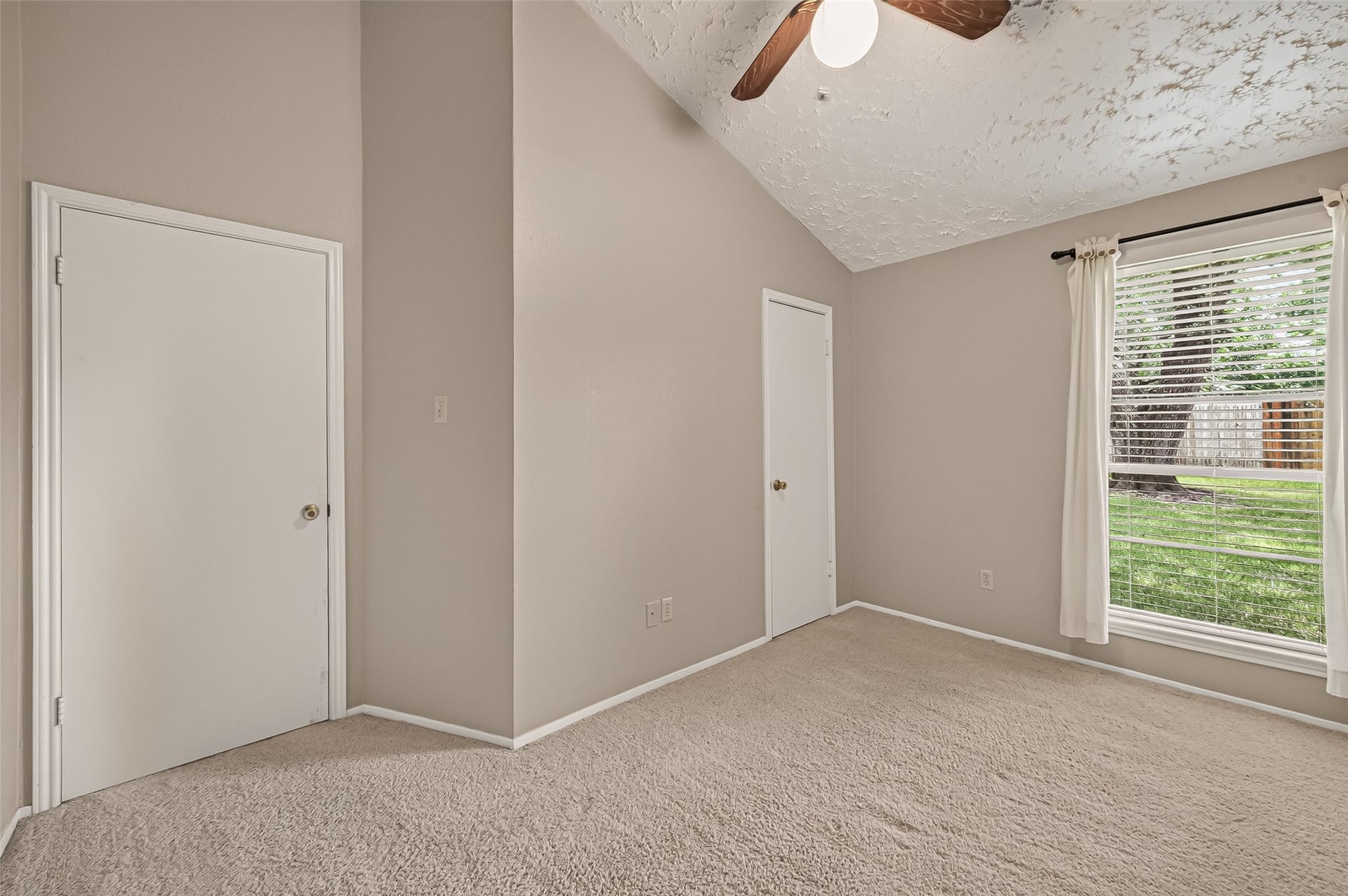 2811 Pheasant Creek Drive, Sugar Land, TX 77498 Alternate view of secondary bedroom.