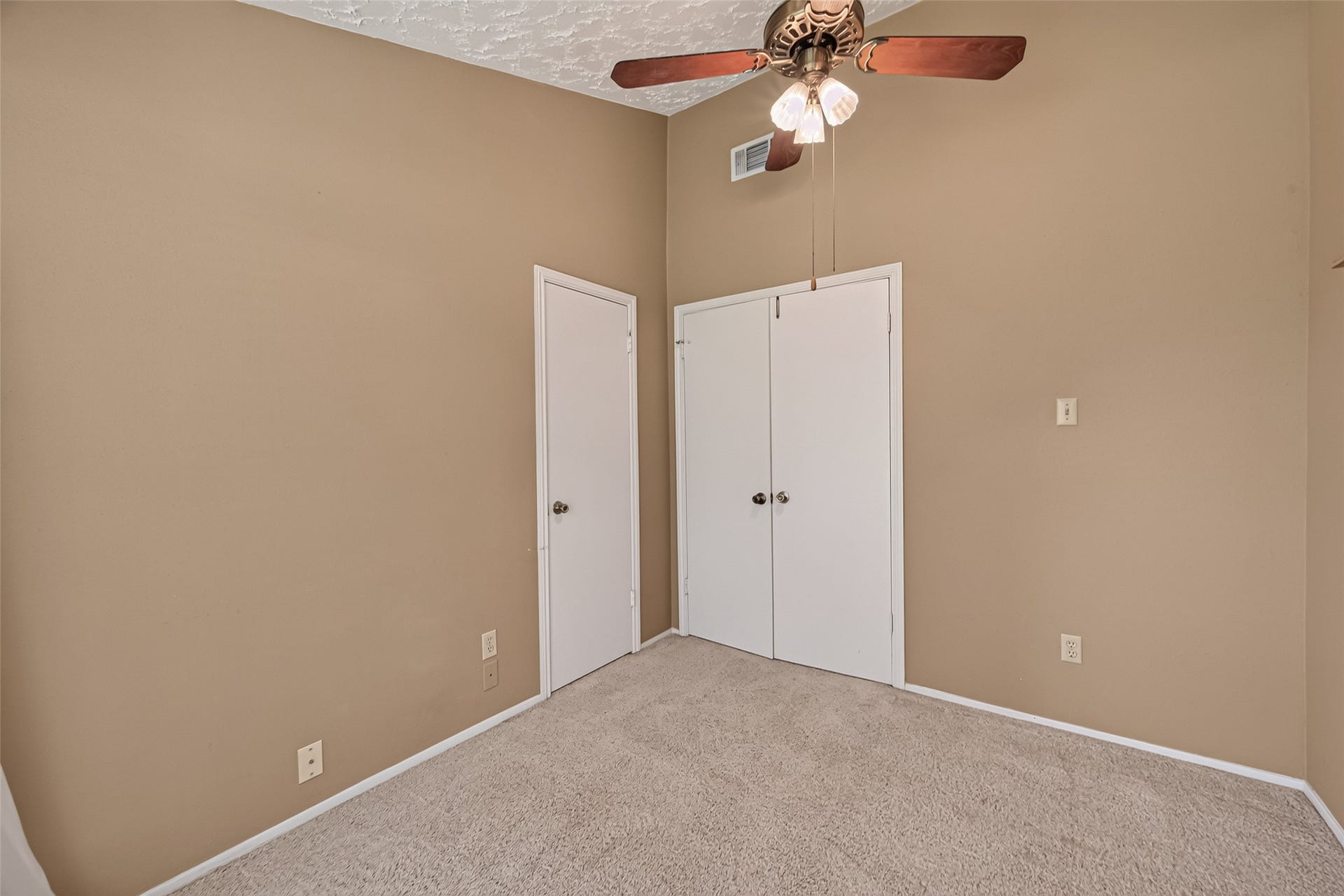 2811 Pheasant Creek Drive, Sugar Land, TX 77498 2811 Pheasant Creek Drive, Sugar Land, TX 77498
