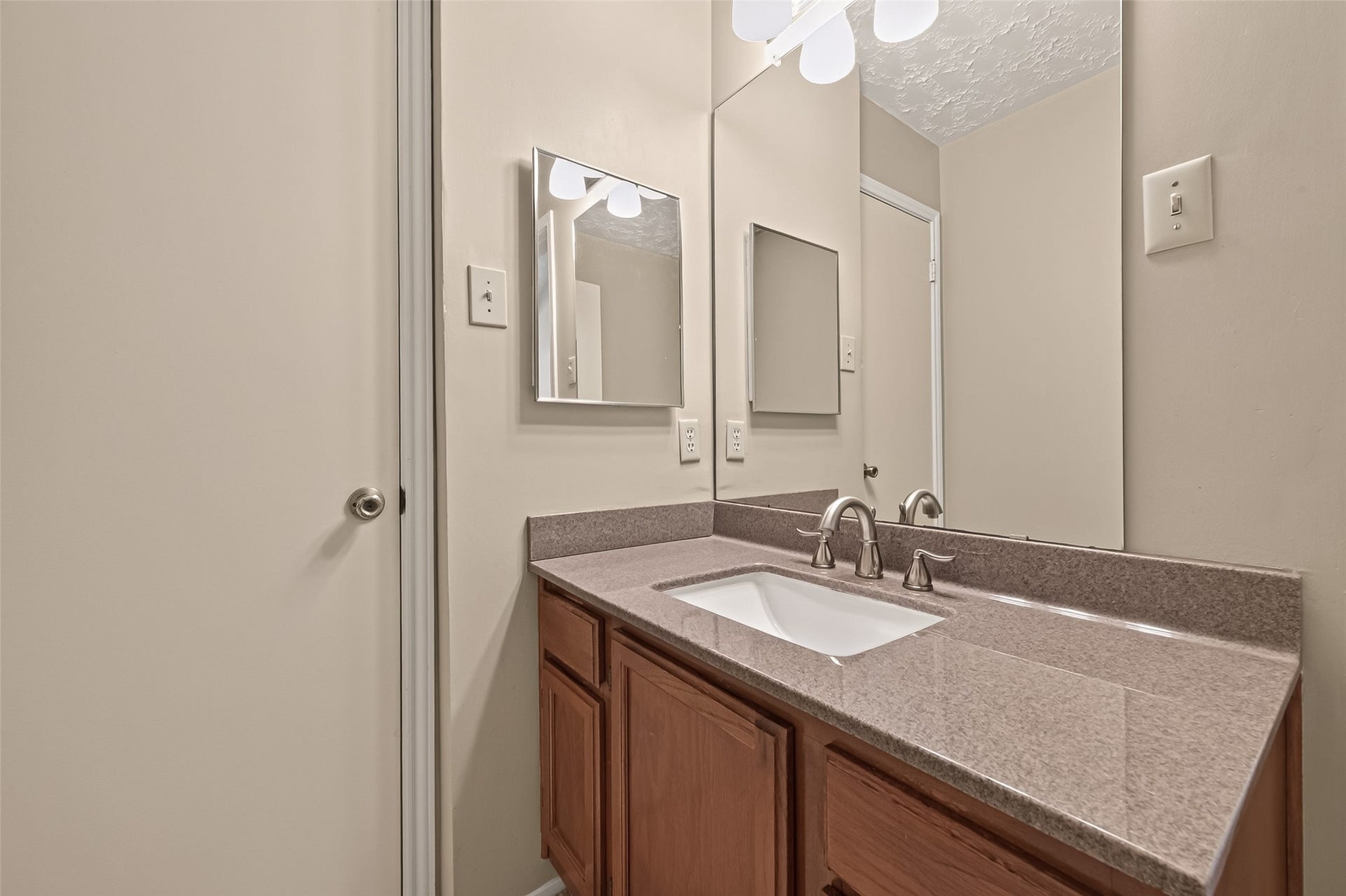 2811 Pheasant Creek Drive, Sugar Land, TX 77498 2811 Pheasant Creek Drive, Sugar Land, TX 77498