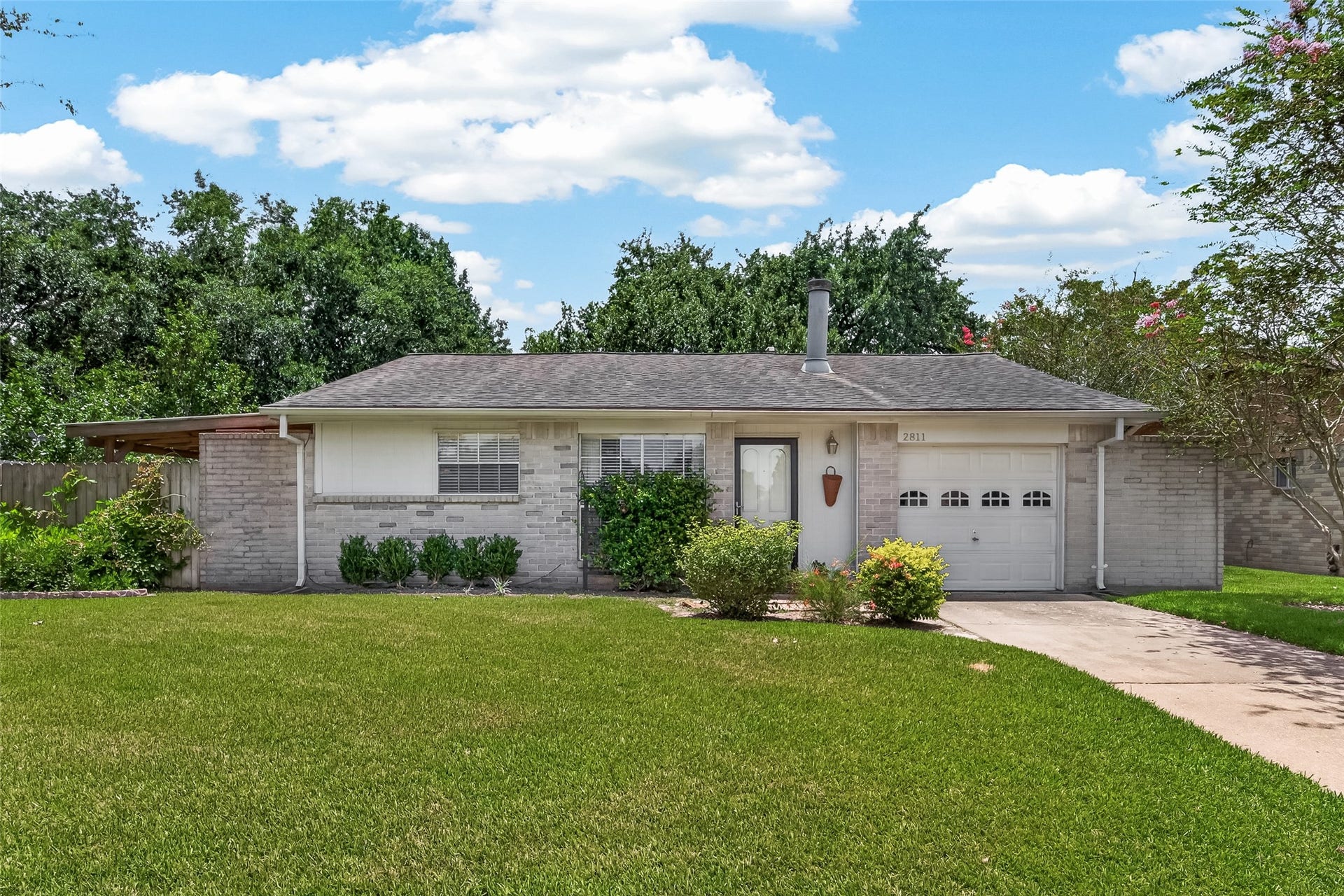 2811 Pheasant Creek Drive, Sugar Land, TX 77498 Attractive front elevation with mature landscaping and an inviting approach.
