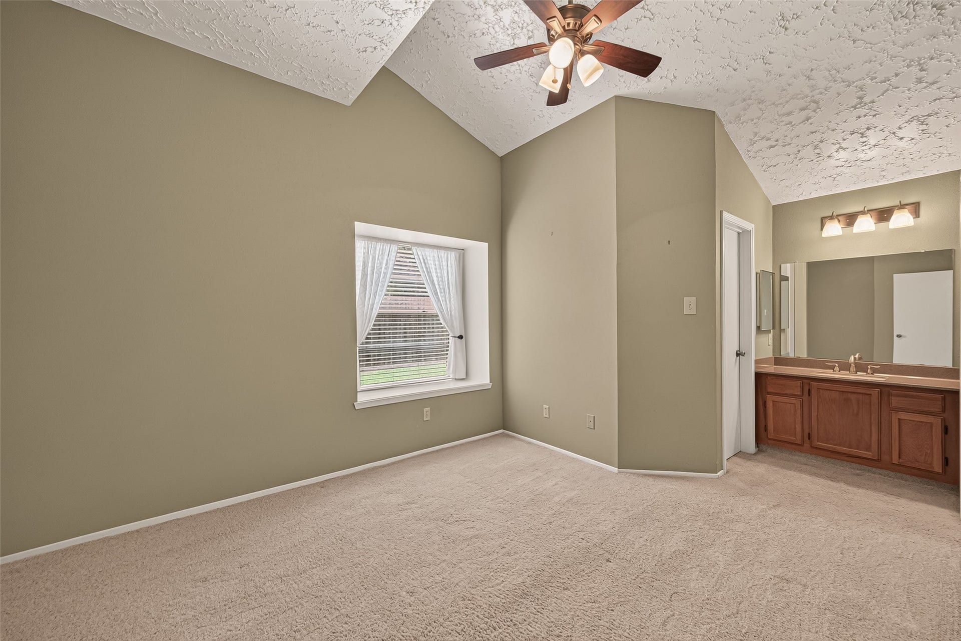 2811 Pheasant Creek Drive, Sugar Land, TX 77498 Alternate view of the primary suite showing its vaulted ceiling and connection to the vanity area.