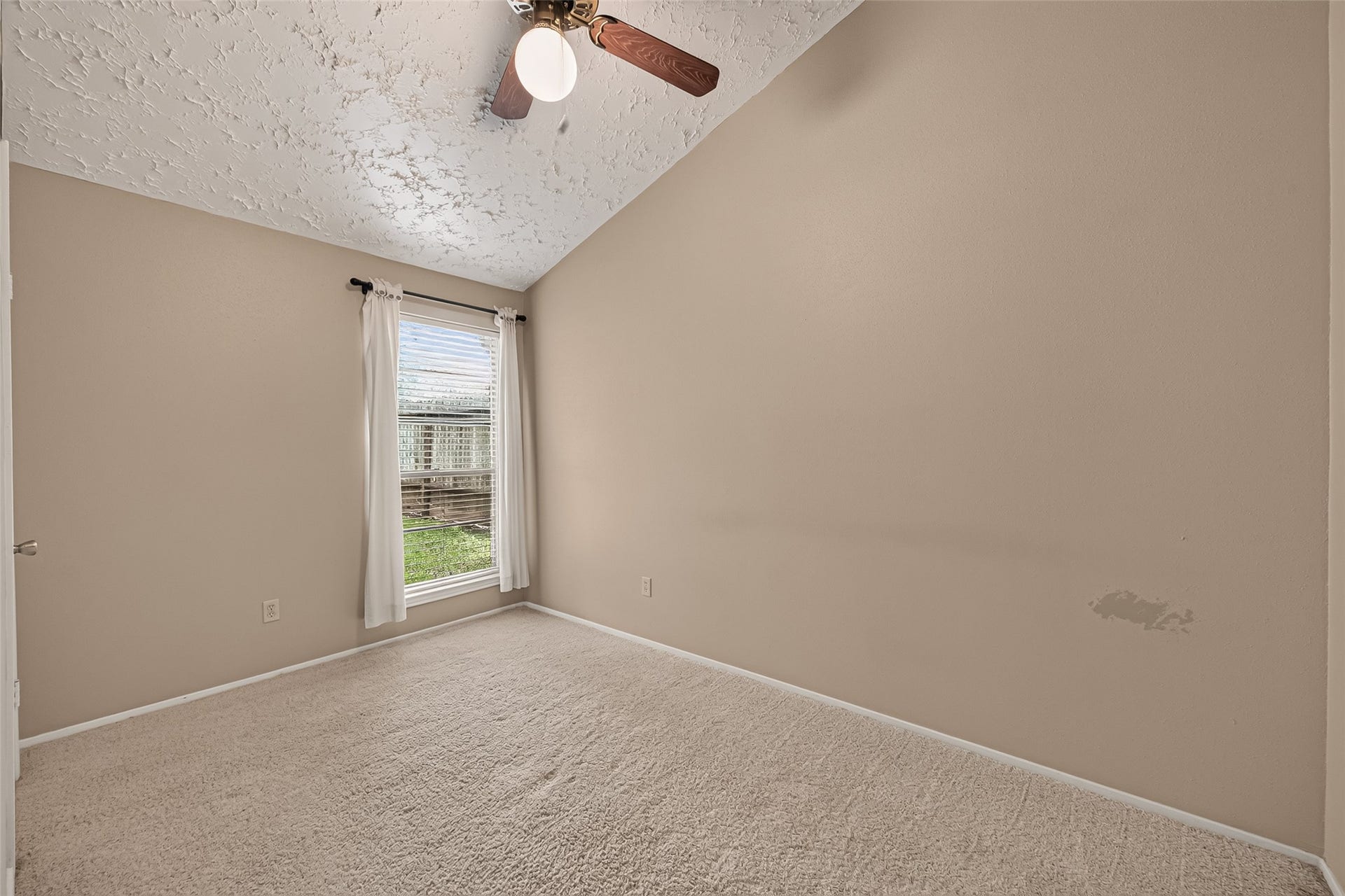 2811 Pheasant Creek Drive, Sugar Land, TX 77498 Secondary bedroom with vaulted ceiling and natural light.