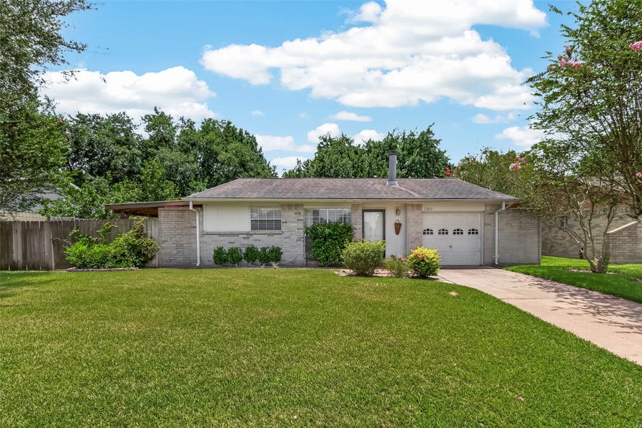 Property photo for 2811 Pheasant Creek Drive, Sugar Land, TX