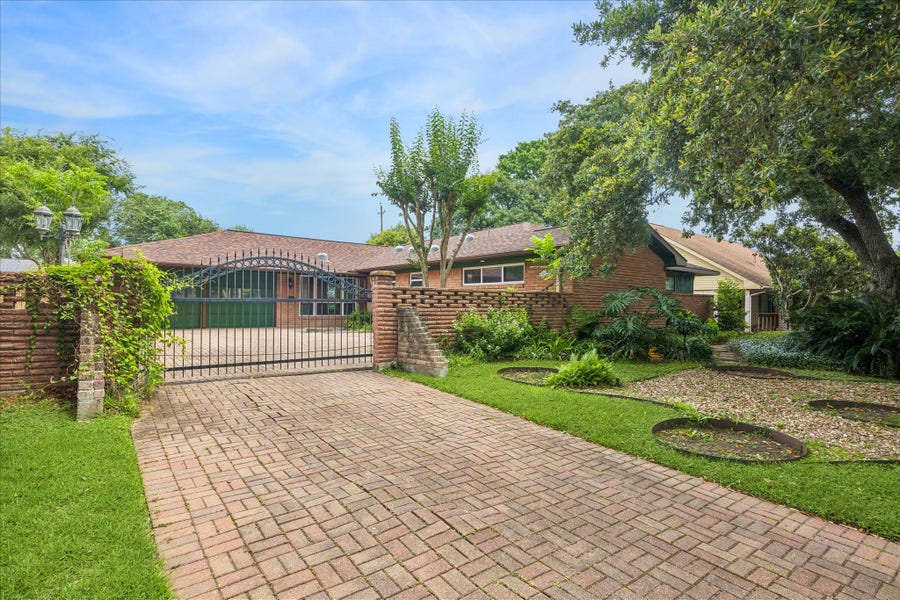 Property photo for 5418 Queensloch Drive, Houston, TX