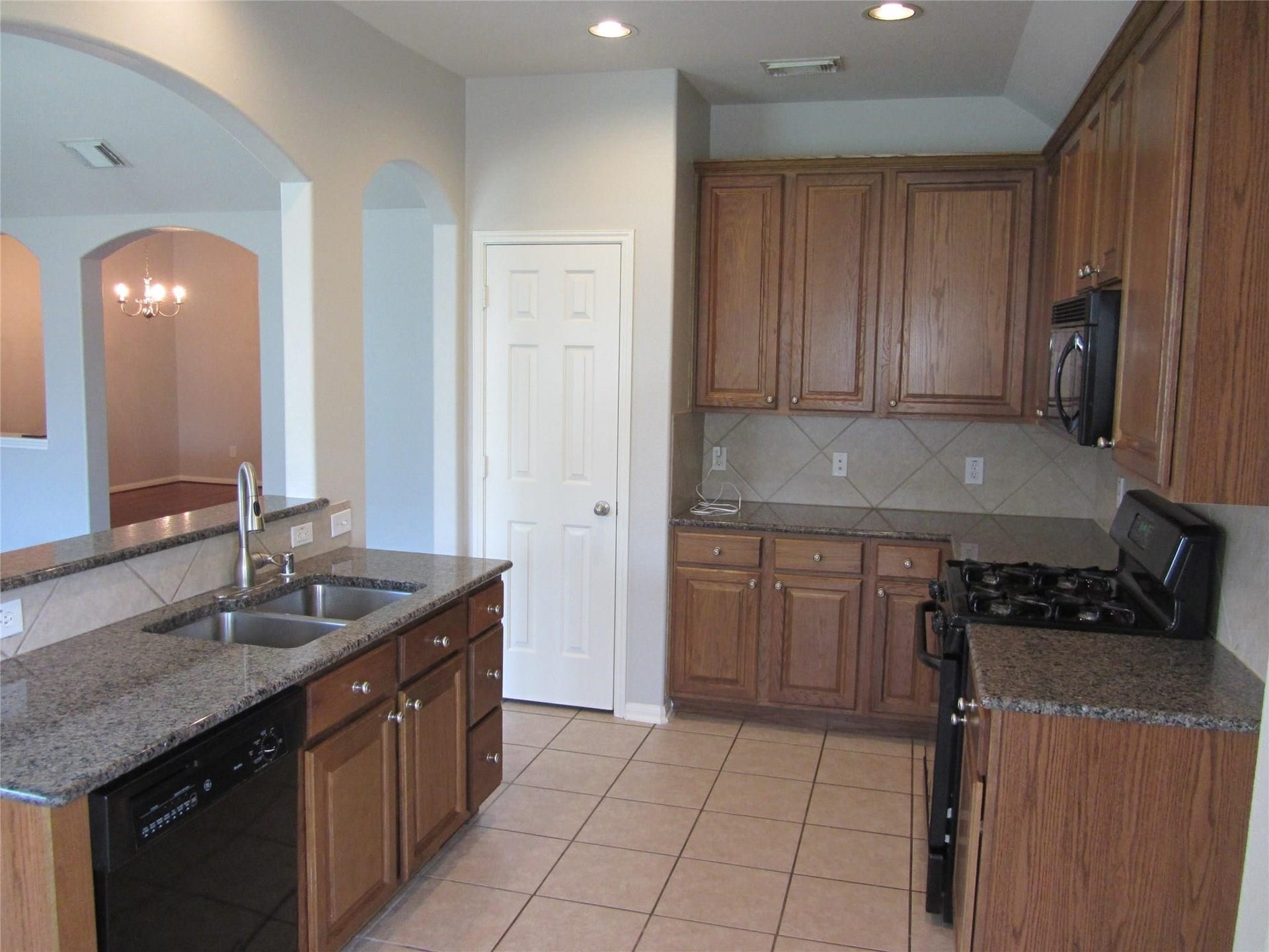 9302 Lakeway View Lane, Humble, TX 77396