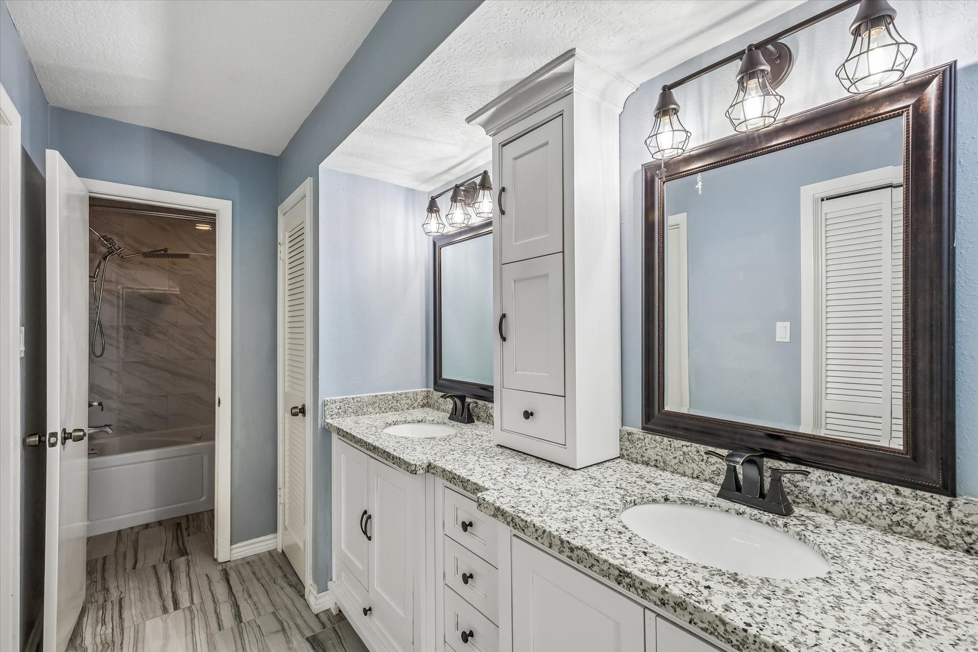 16607 Sunlight Way, Houston, TX 77058 Primary bathroom , custom cabinets