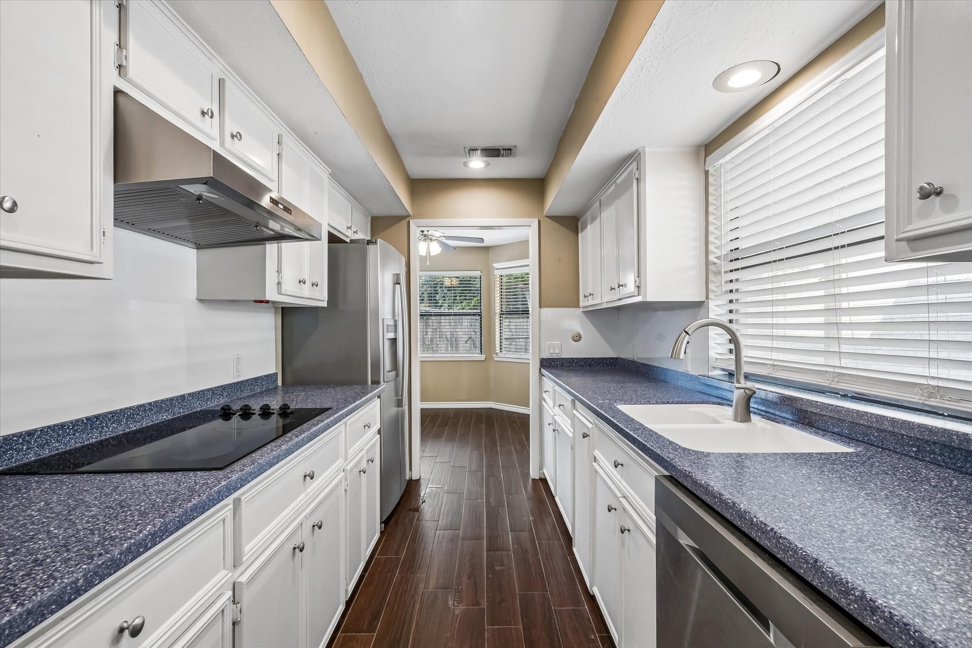 16607 Sunlight Way, Houston, TX 77058 16607 Sunlight Way, Houston, TX 77058