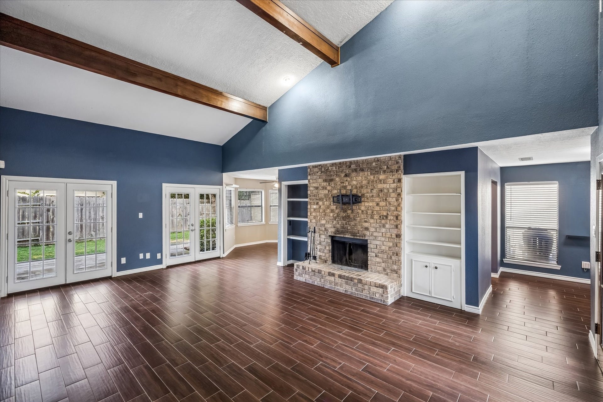 16607 Sunlight Way, Houston, TX 77058 Large living area