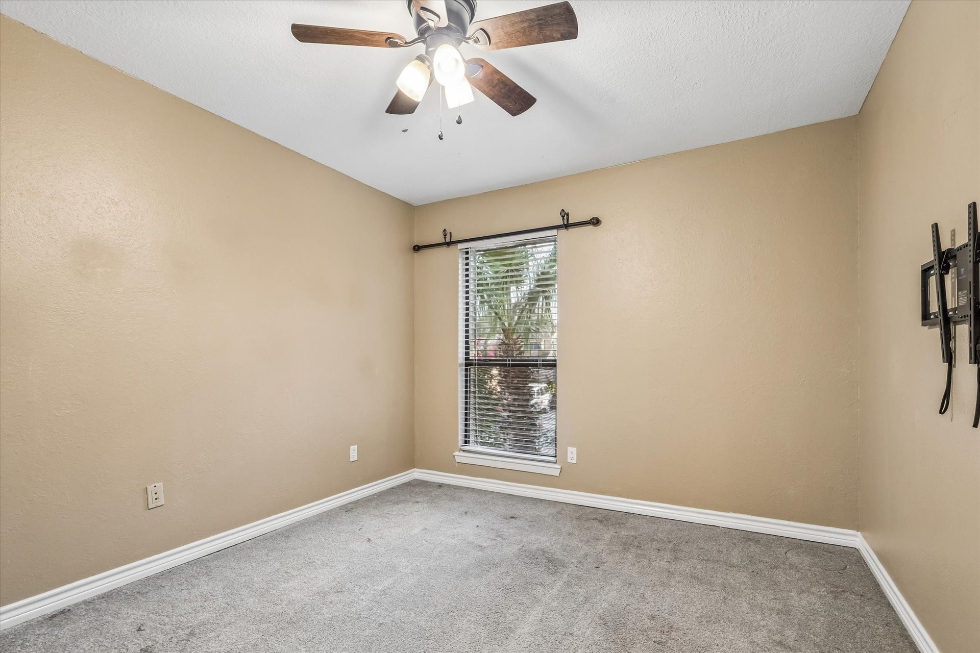 16607 Sunlight Way, Houston, TX 77058 3rd bedroom