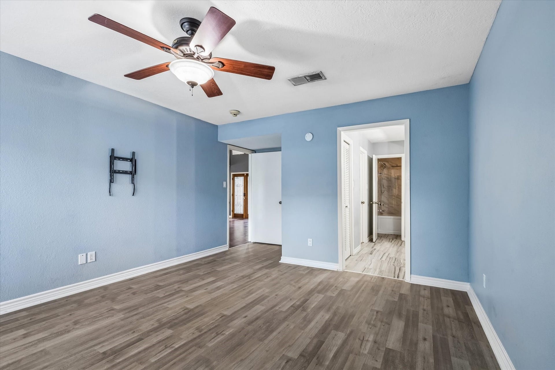 16607 Sunlight Way, Houston, TX 77058 16607 Sunlight Way, Houston, TX 77058
