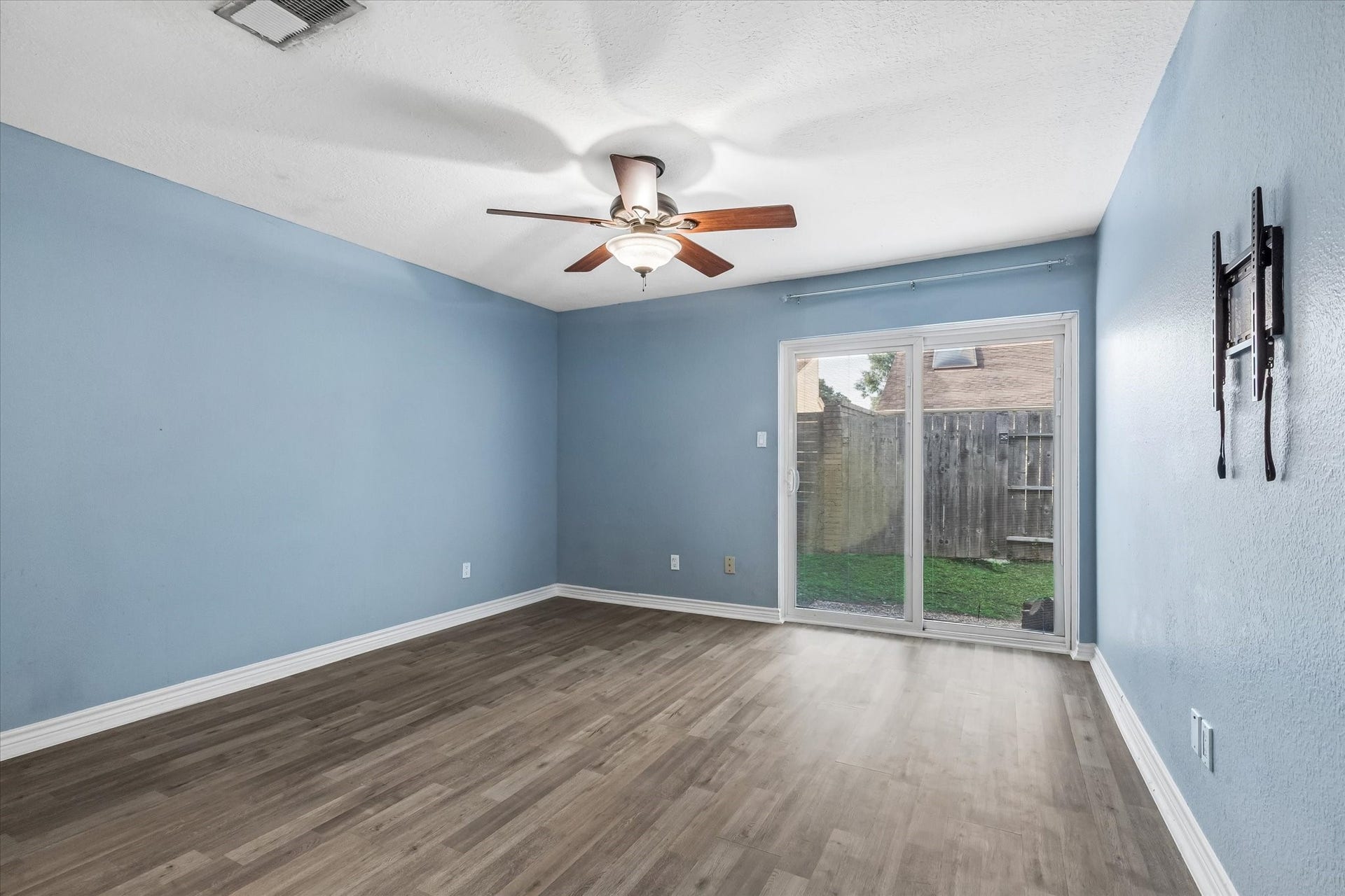 16607 Sunlight Way, Houston, TX 77058 Primary, new sliding doors