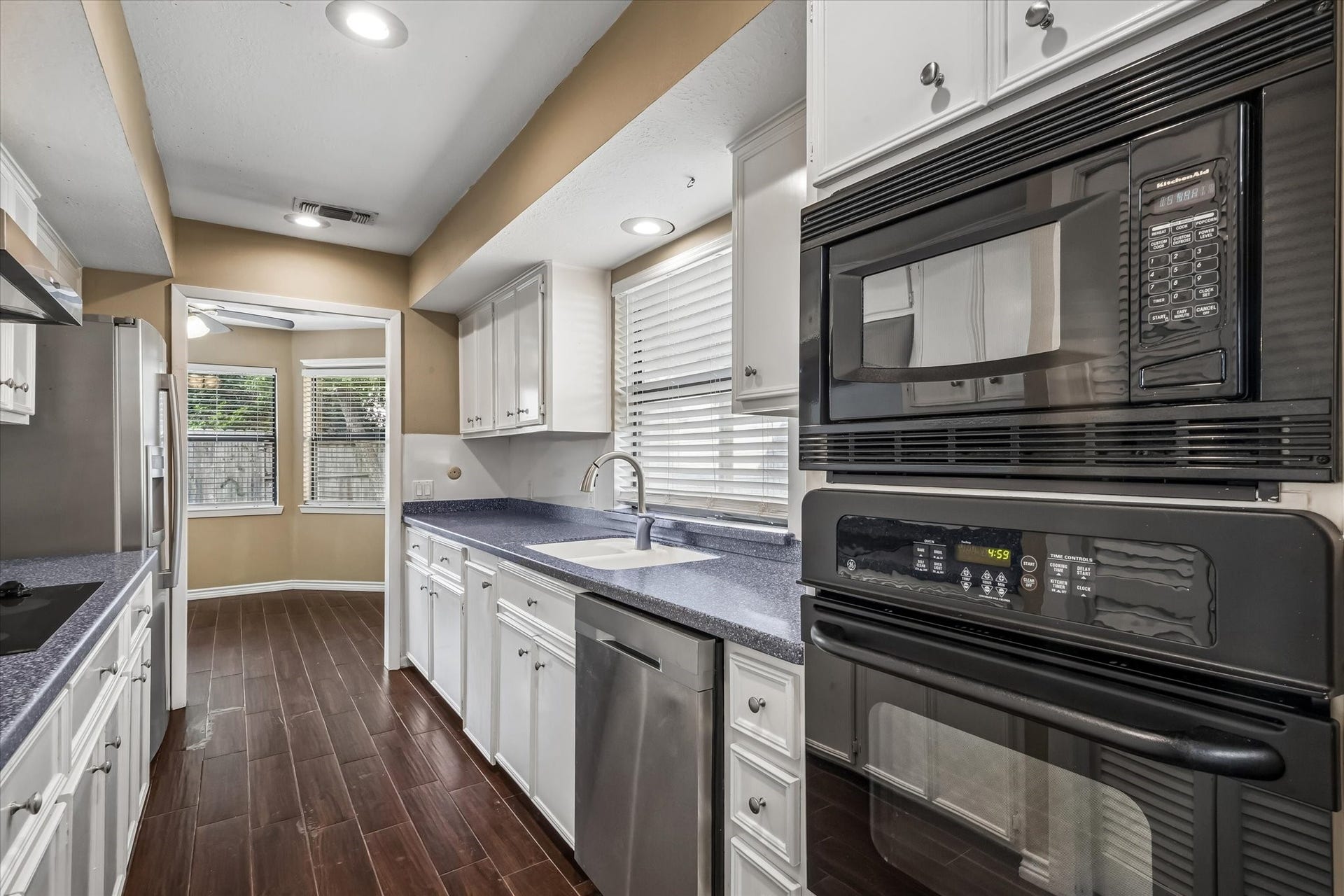 16607 Sunlight Way, Houston, TX 77058 16607 Sunlight Way, Houston, TX 77058