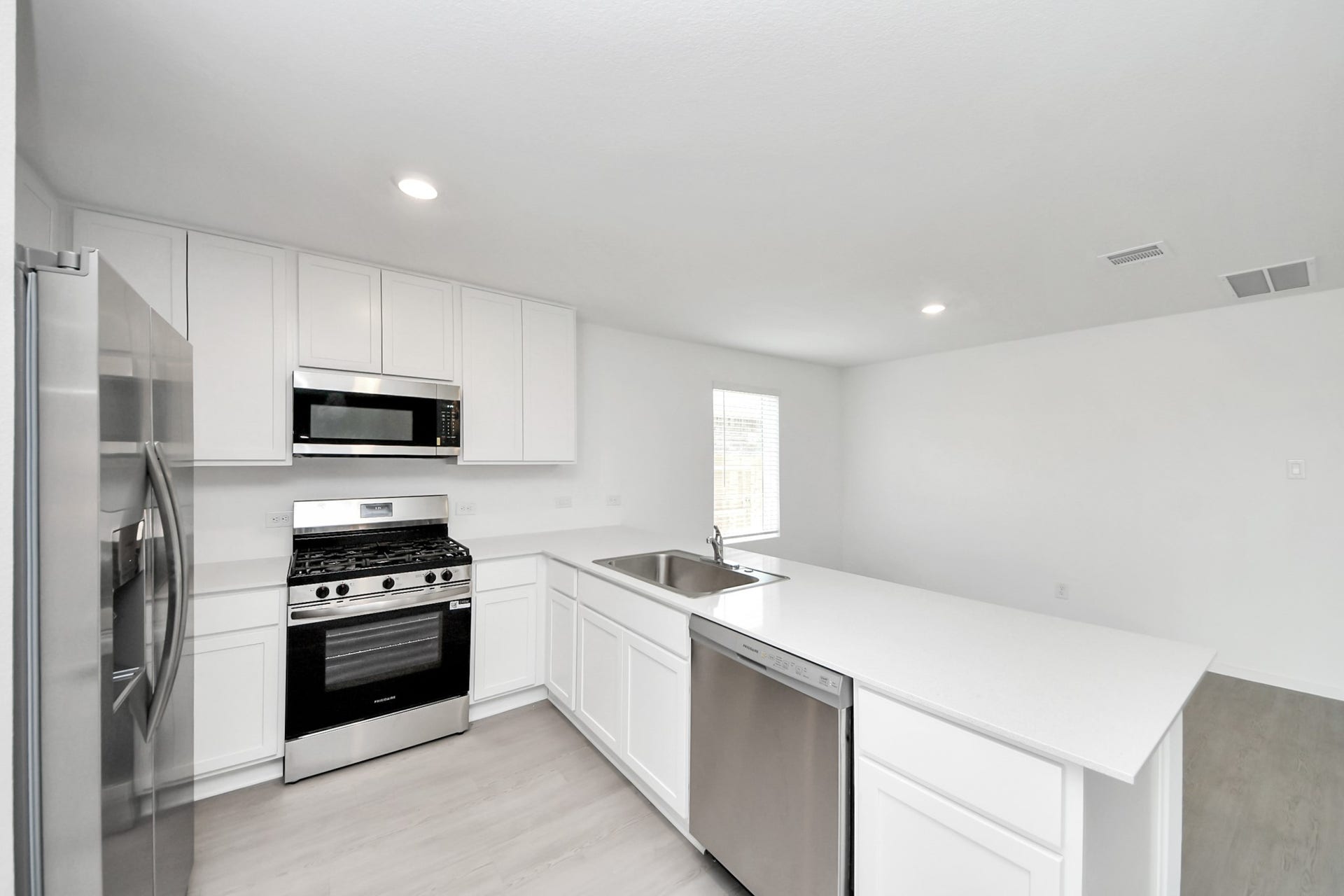 1631 Windrose Bend, Angleton, TX 77515 1631 Windrose Bend, Angleton, TX 77515