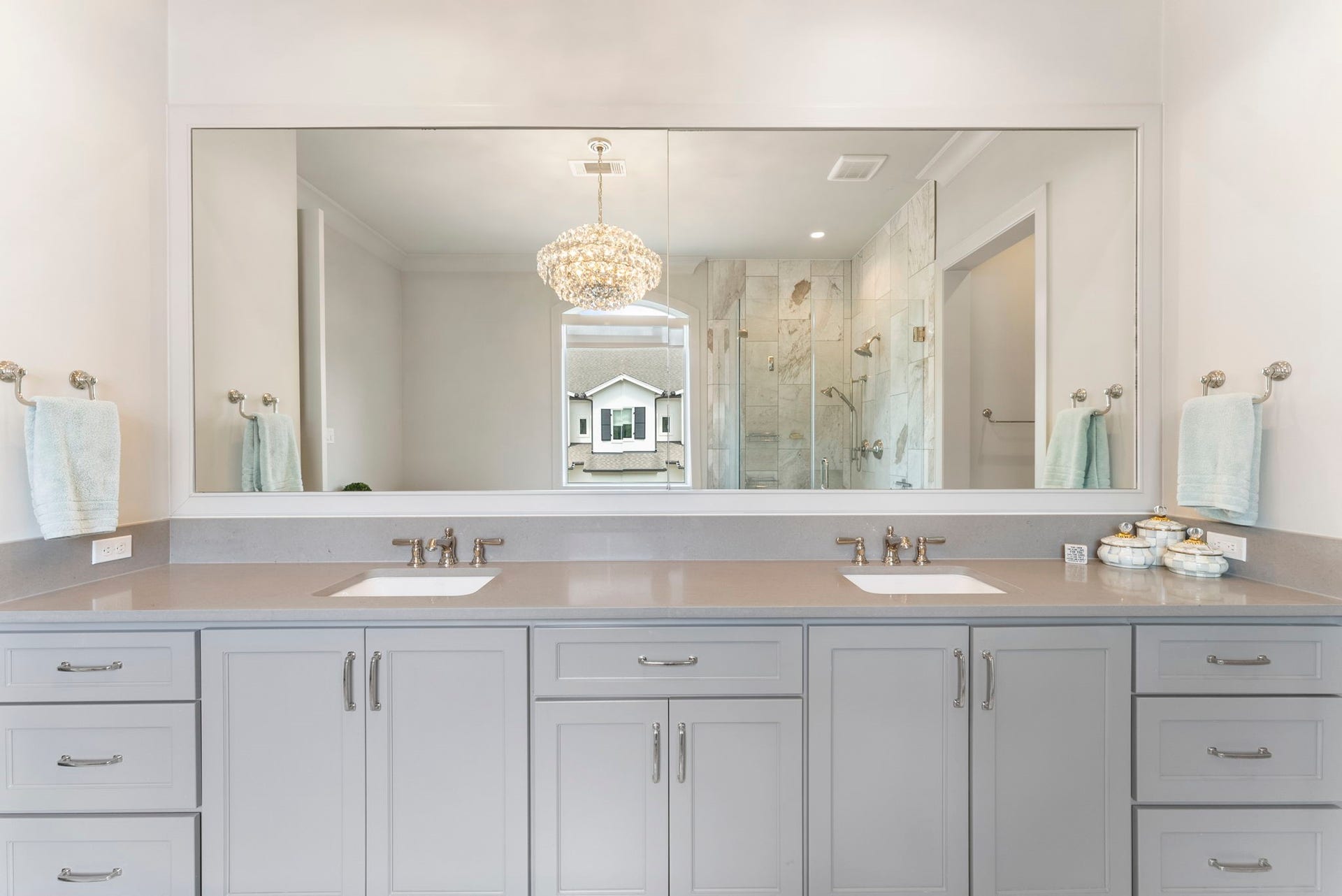10 Nautical Terrace Way, The Woodlands, TX 77380 Separate sinks, quartz counters and extensive drawer storage provide space for two, with a custom walk-in closet just beyond.