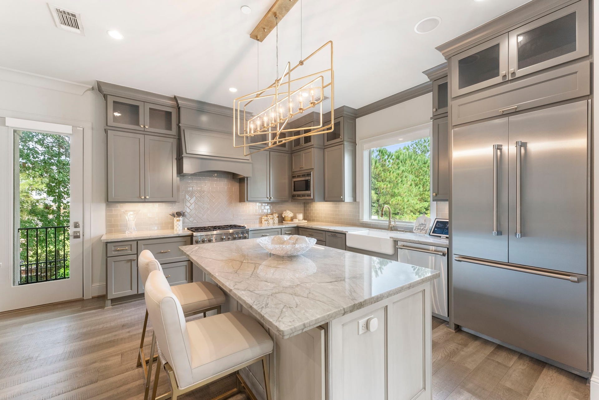 10 Nautical Terrace Way, The Woodlands, TX 77380 Chef-ready kitchen with Thermador range, built-in refrigerator, farmhouse sink and oversized island offering ample prep space and casual seating.