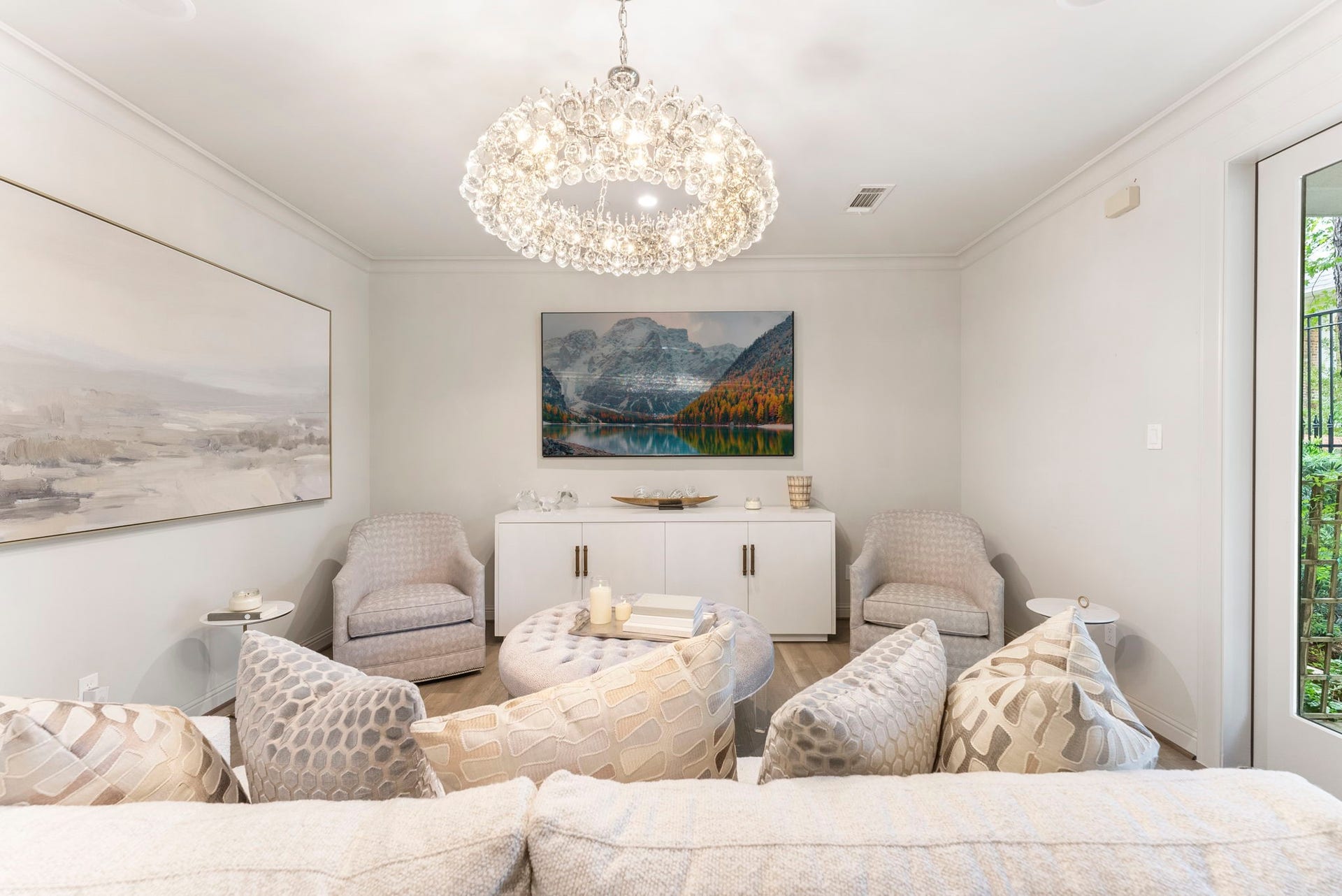 10 Nautical Terrace Way, The Woodlands, TX 77380 Versatile first-floor flex room with French doors to the yard, ideal as a media lounge, guest quarters or home office, complete with in-ceiling sound.
