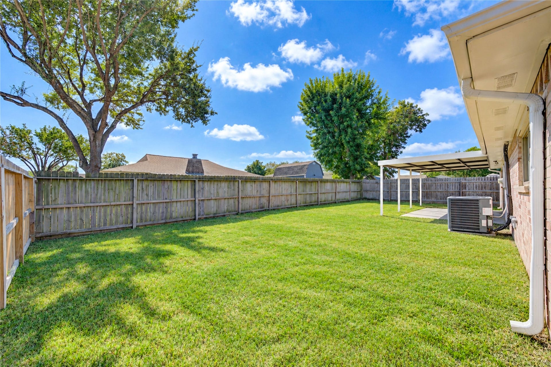 10012 Hummingbird Street, La Porte, TX 77571 10012 Hummingbird Street, La Porte, TX 77571
