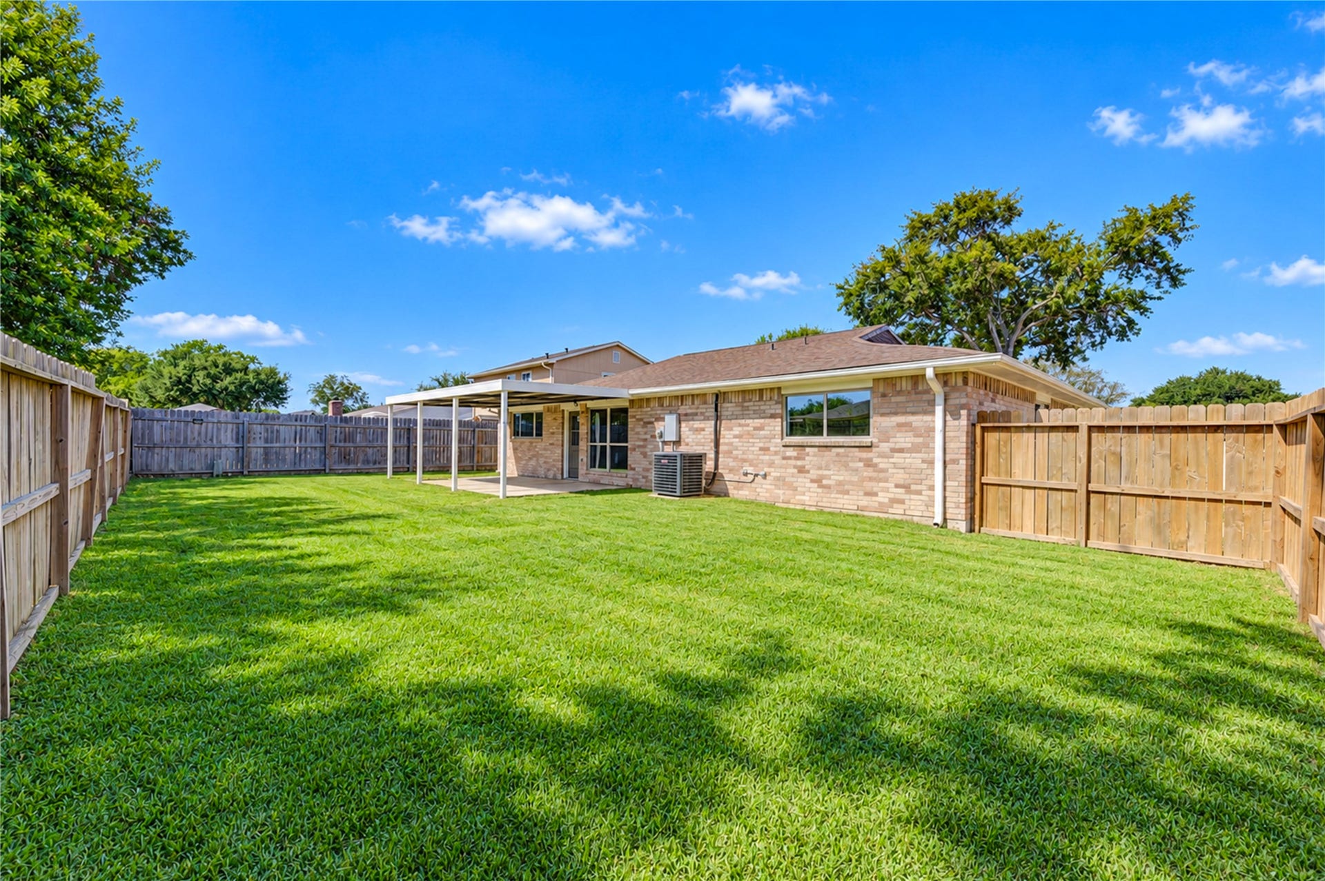 10012 Hummingbird Street, La Porte, TX 77571 10012 Hummingbird Street, La Porte, TX 77571