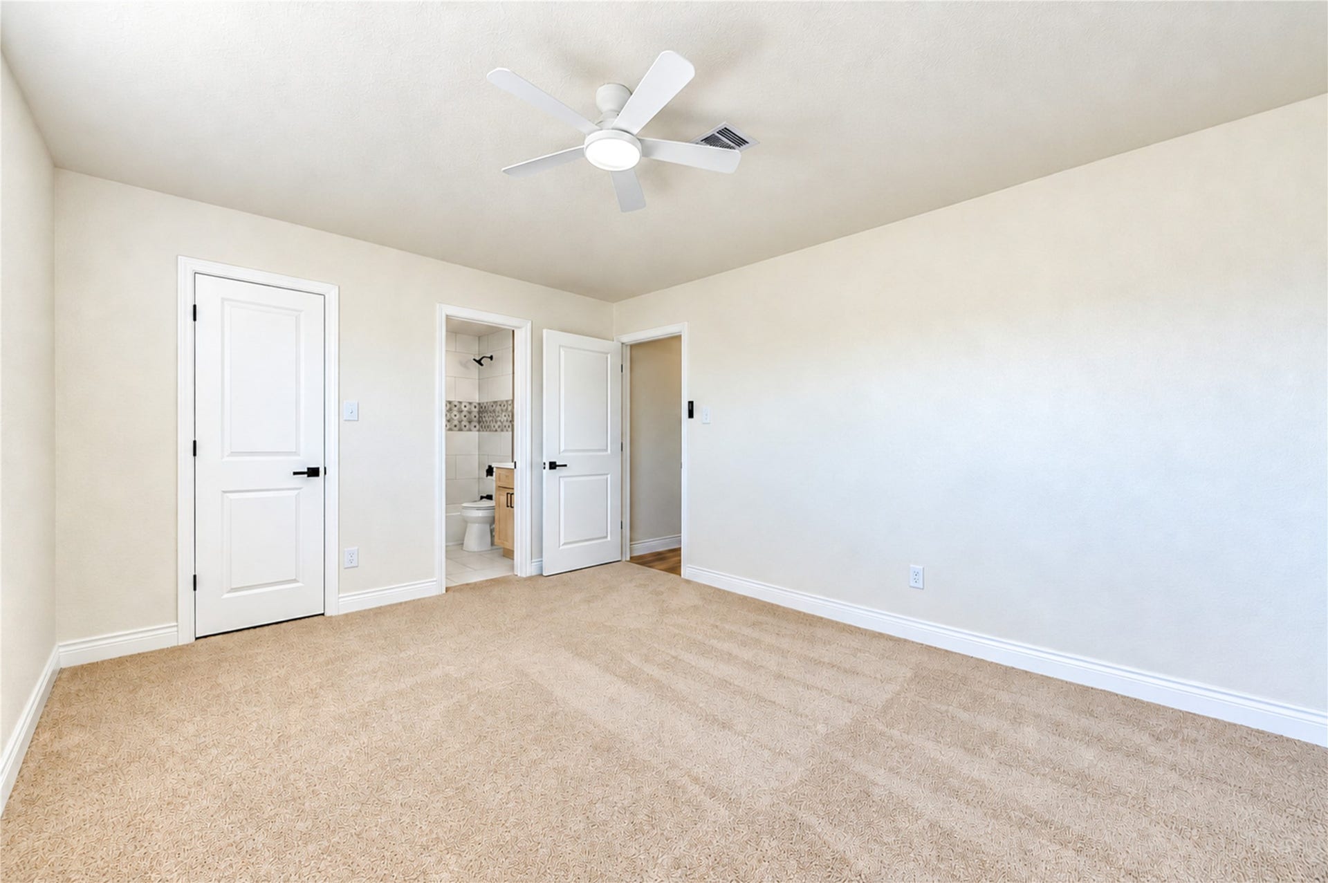 10012 Hummingbird Street, La Porte, TX 77571 10012 Hummingbird Street, La Porte, TX 77571
