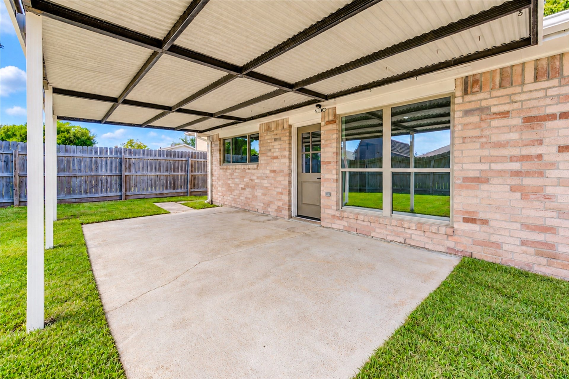 10012 Hummingbird Street, La Porte, TX 77571 10012 Hummingbird Street, La Porte, TX 77571