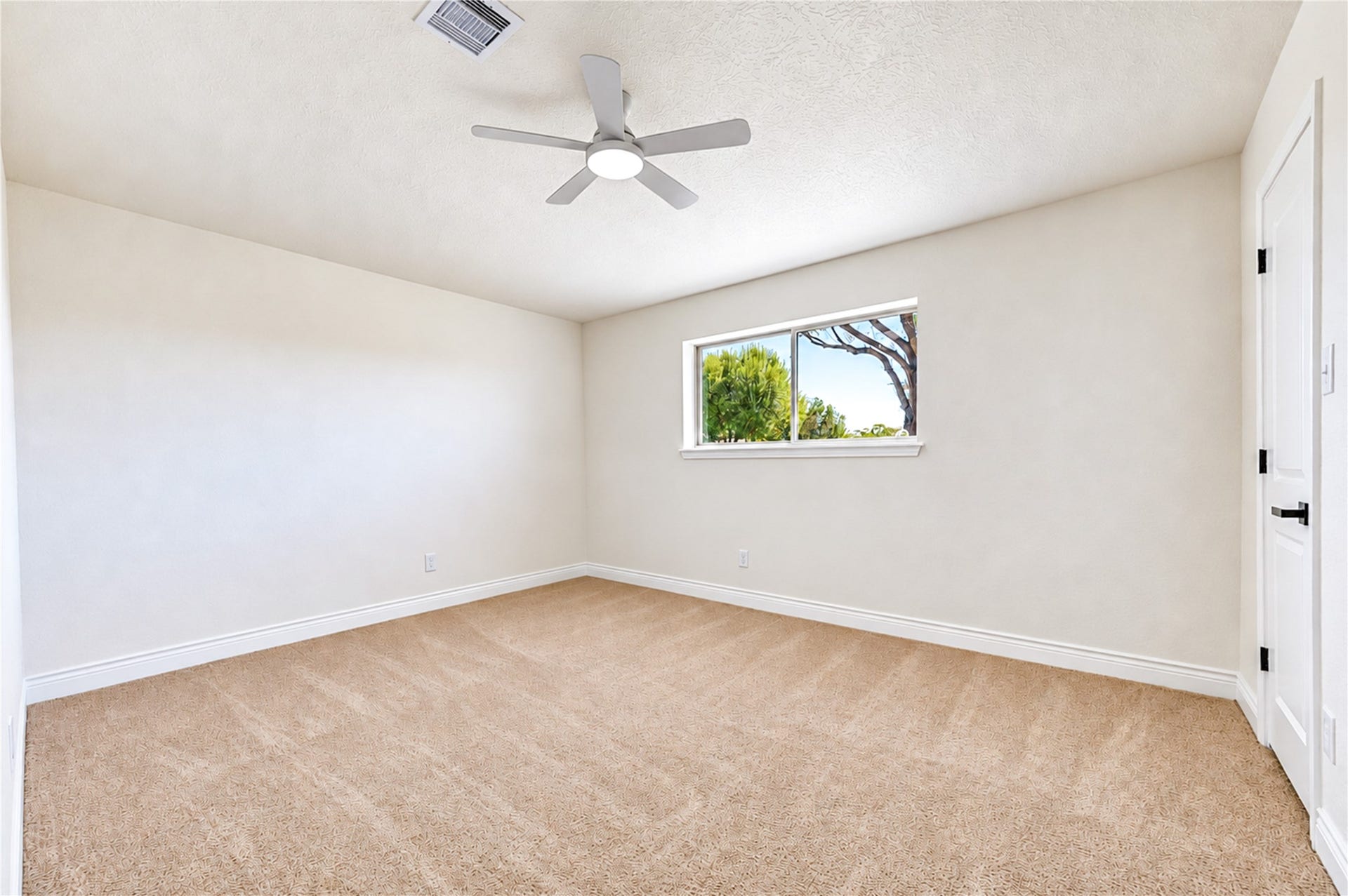 10012 Hummingbird Street, La Porte, TX 77571 10012 Hummingbird Street, La Porte, TX 77571