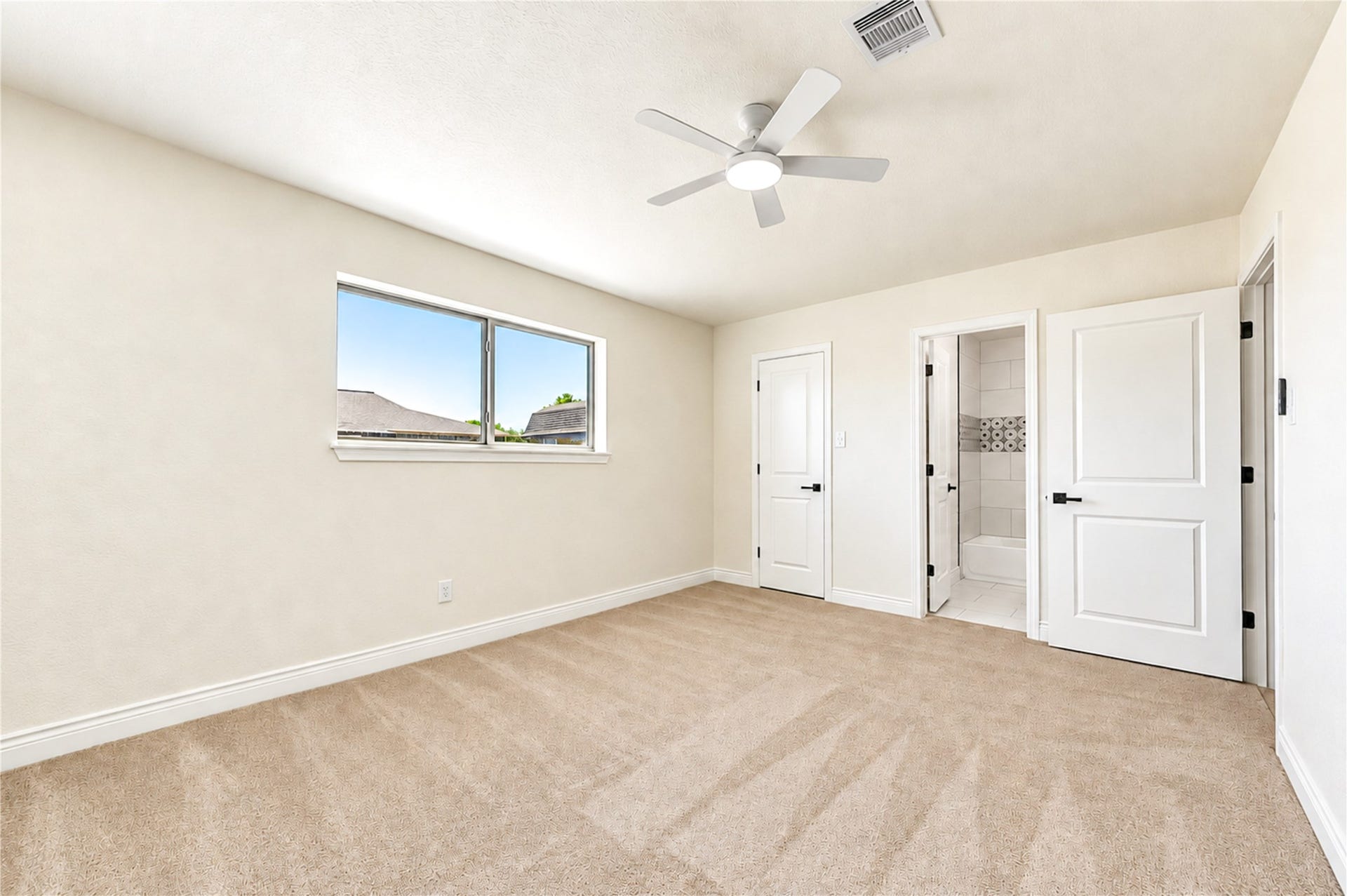 10012 Hummingbird Street, La Porte, TX 77571 10012 Hummingbird Street, La Porte, TX 77571