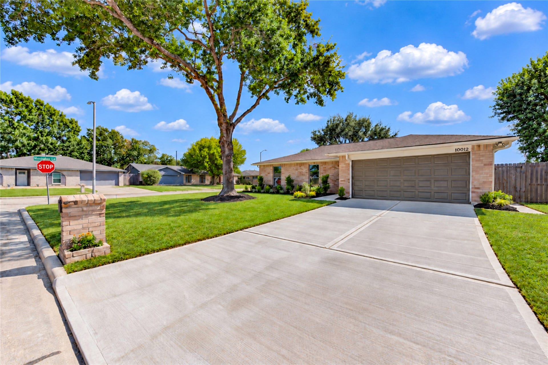 10012 Hummingbird Street, La Porte, TX 77571 10012 Hummingbird Street, La Porte, TX 77571