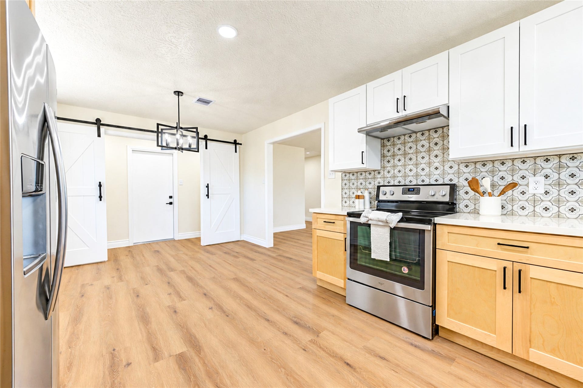 10012 Hummingbird Street, La Porte, TX 77571 10012 Hummingbird Street, La Porte, TX 77571