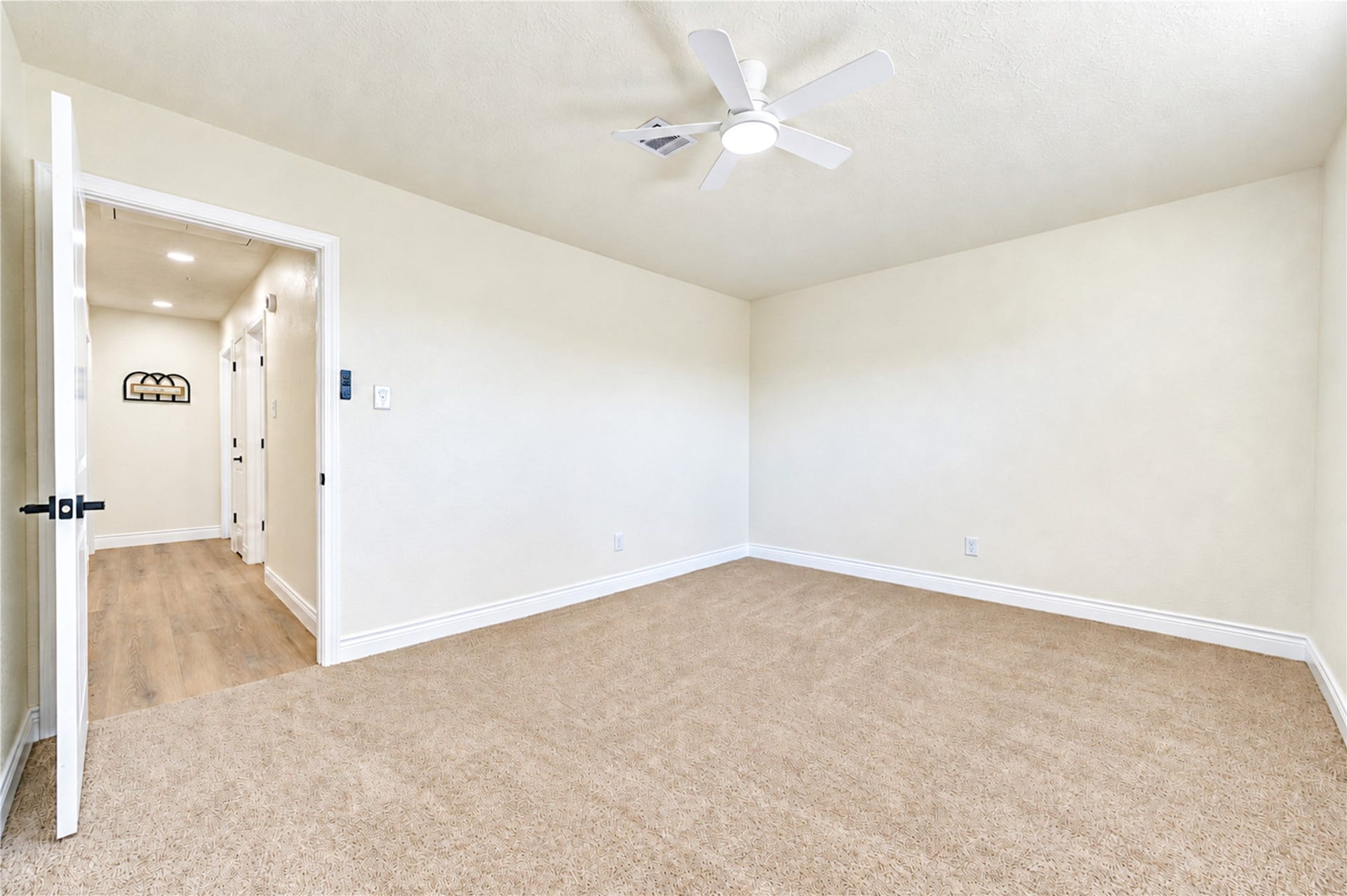 10012 Hummingbird Street, La Porte, TX 77571 10012 Hummingbird Street, La Porte, TX 77571