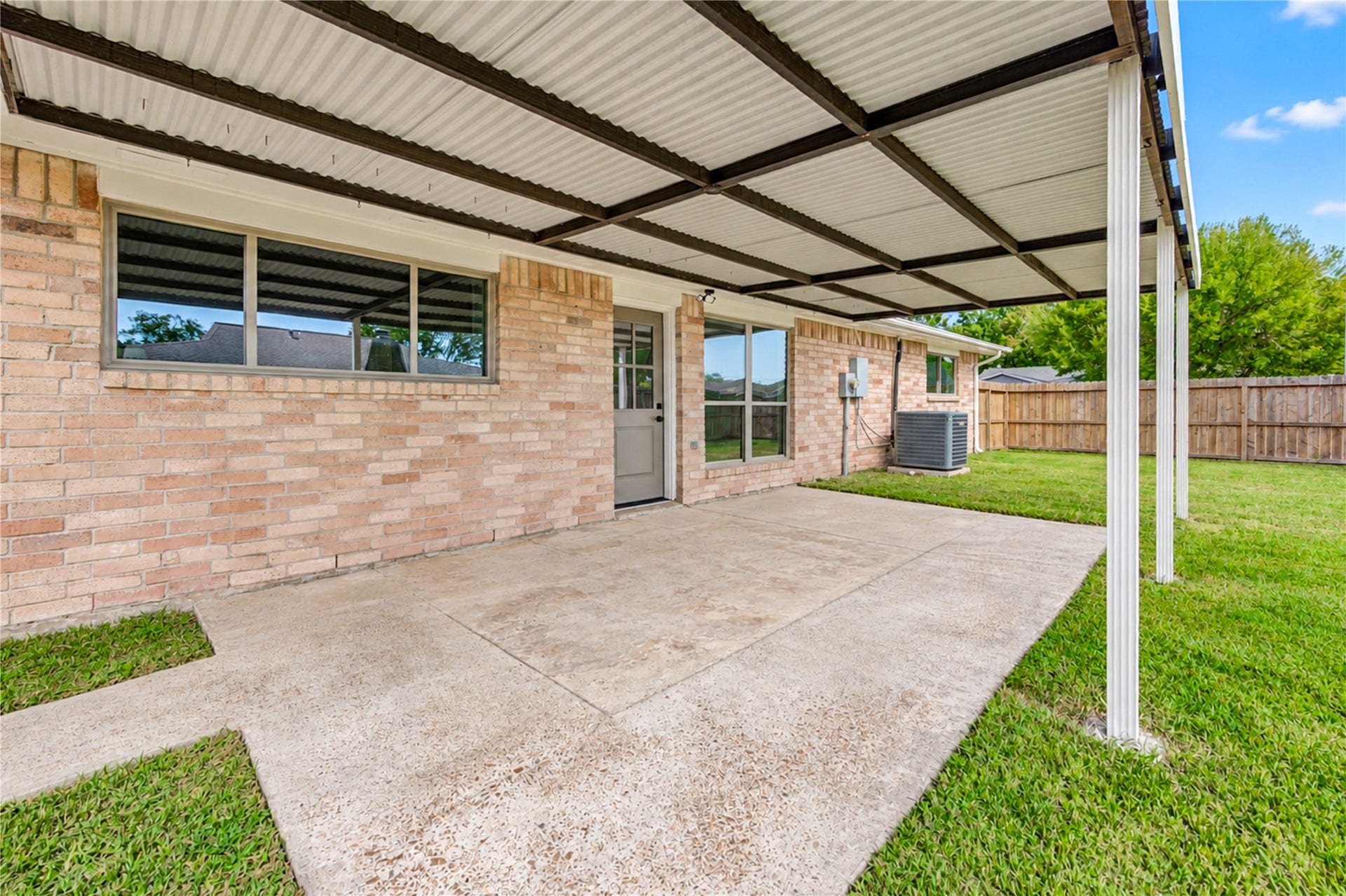10012 Hummingbird Street, La Porte, TX 77571 10012 Hummingbird Street, La Porte, TX 77571