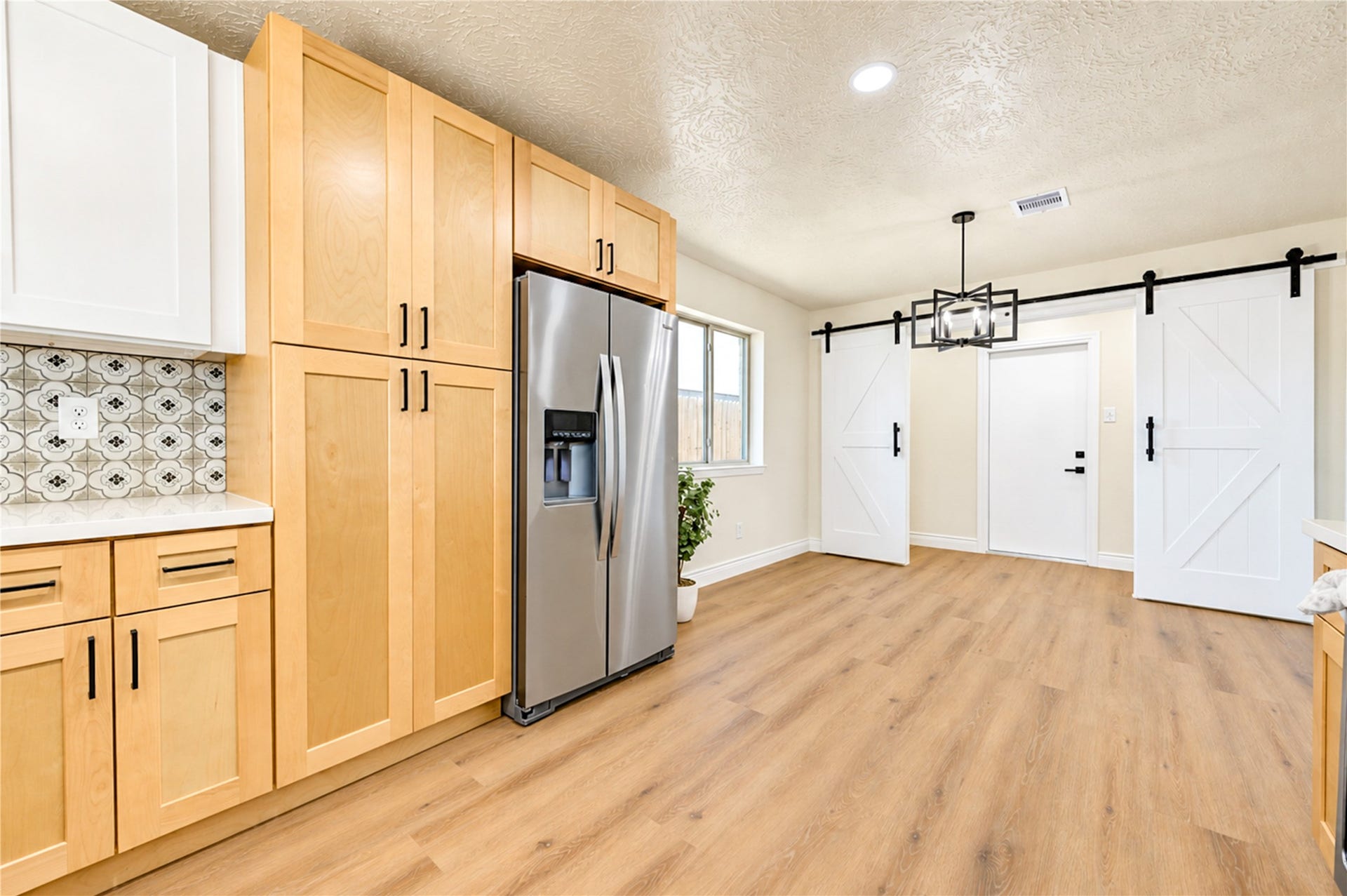 10012 Hummingbird Street, La Porte, TX 77571 10012 Hummingbird Street, La Porte, TX 77571