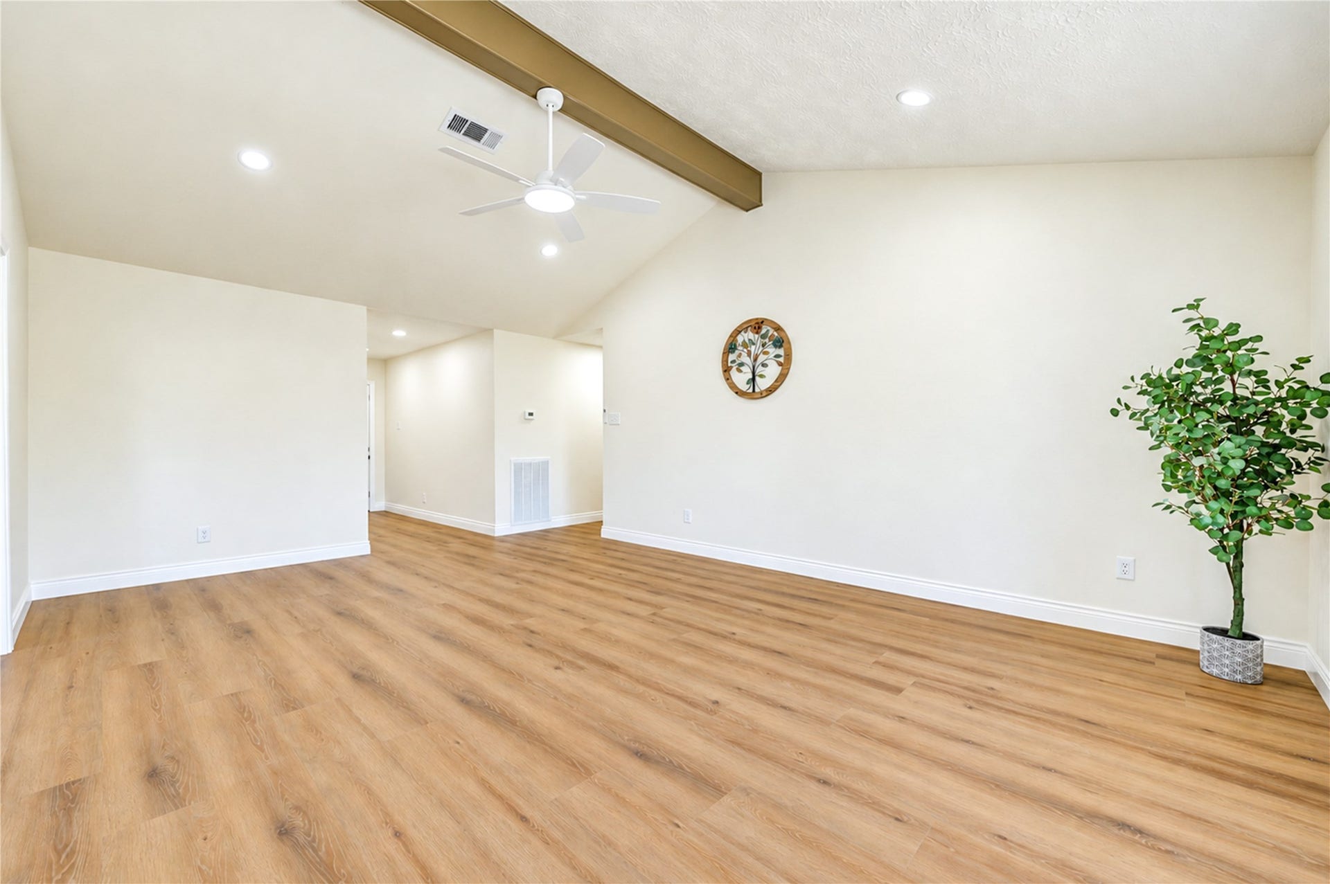 10012 Hummingbird Street, La Porte, TX 77571 10012 Hummingbird Street, La Porte, TX 77571