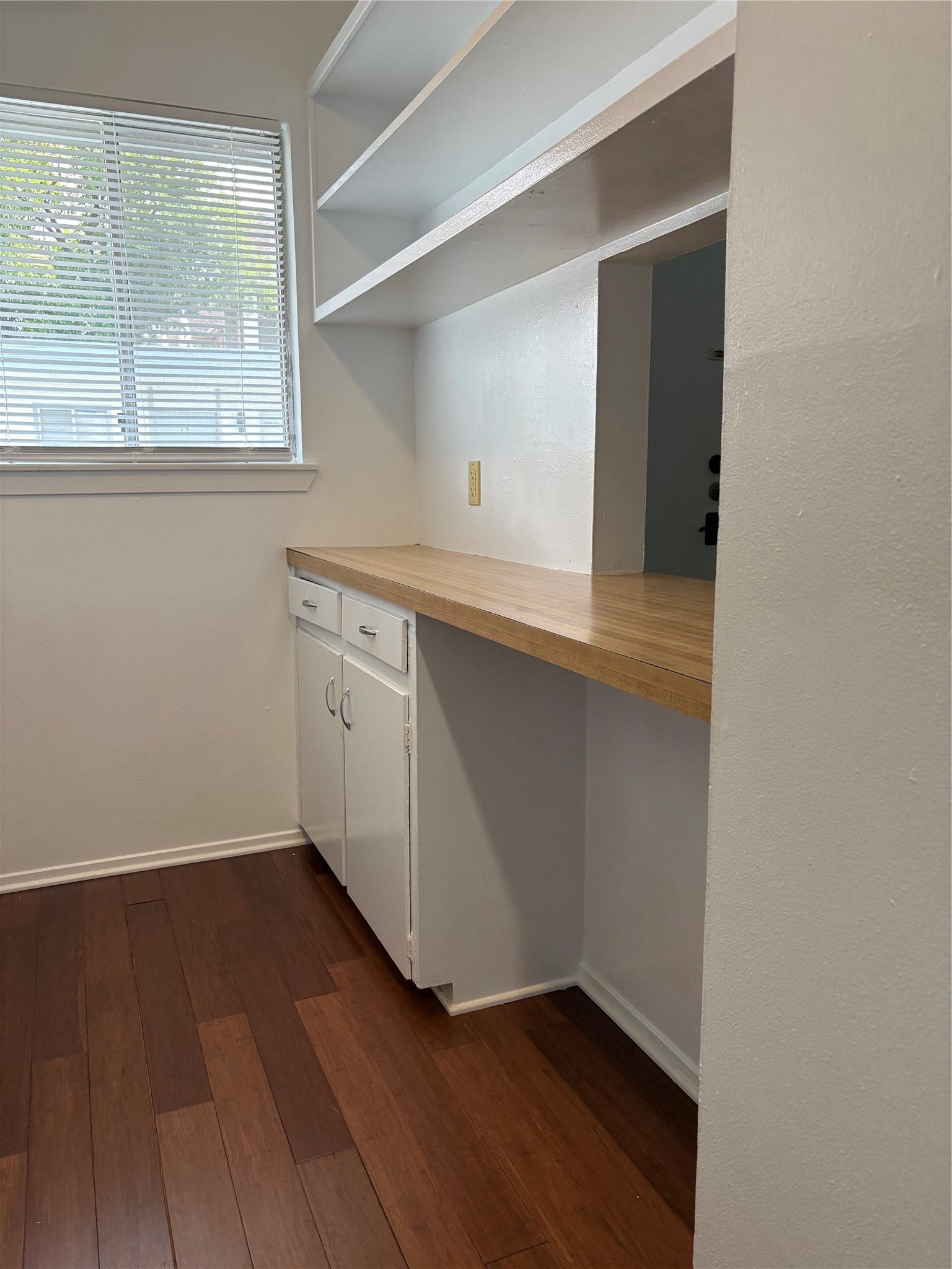 1915 Branard Street, #10, Houston, TX 77098 Kitchen space open to livingroom