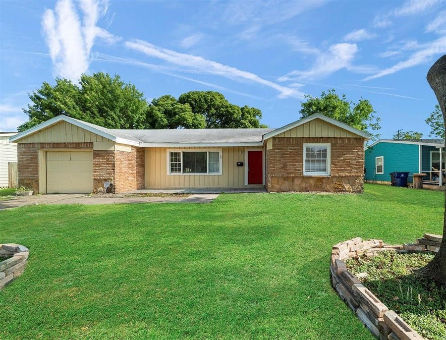Property photo for 1008 17th Avenue N, Texas City, TX