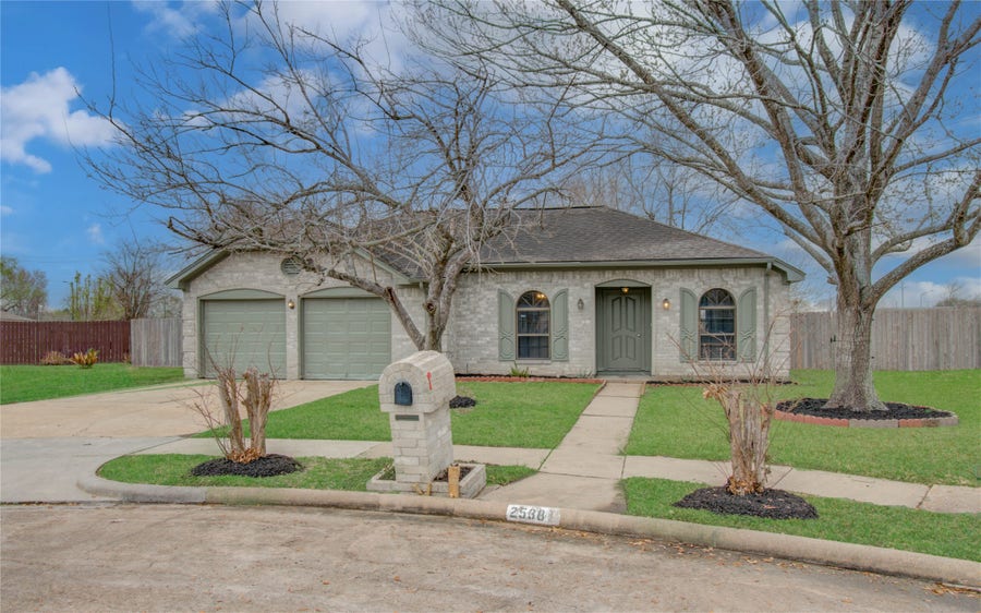 Property photo for 2538 Knights Circle, Stafford, TX