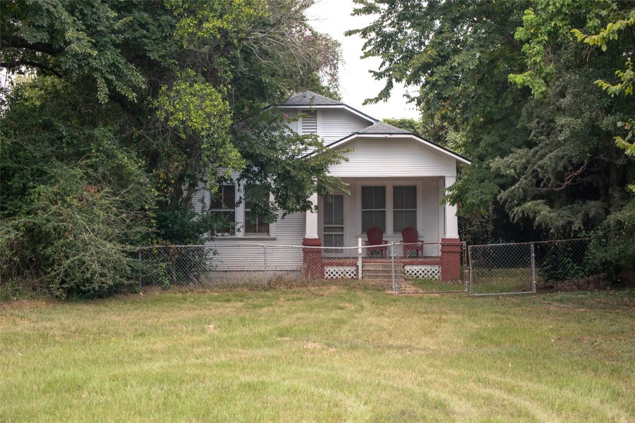 Property photo for 1302 19th Street, Hempstead, TX