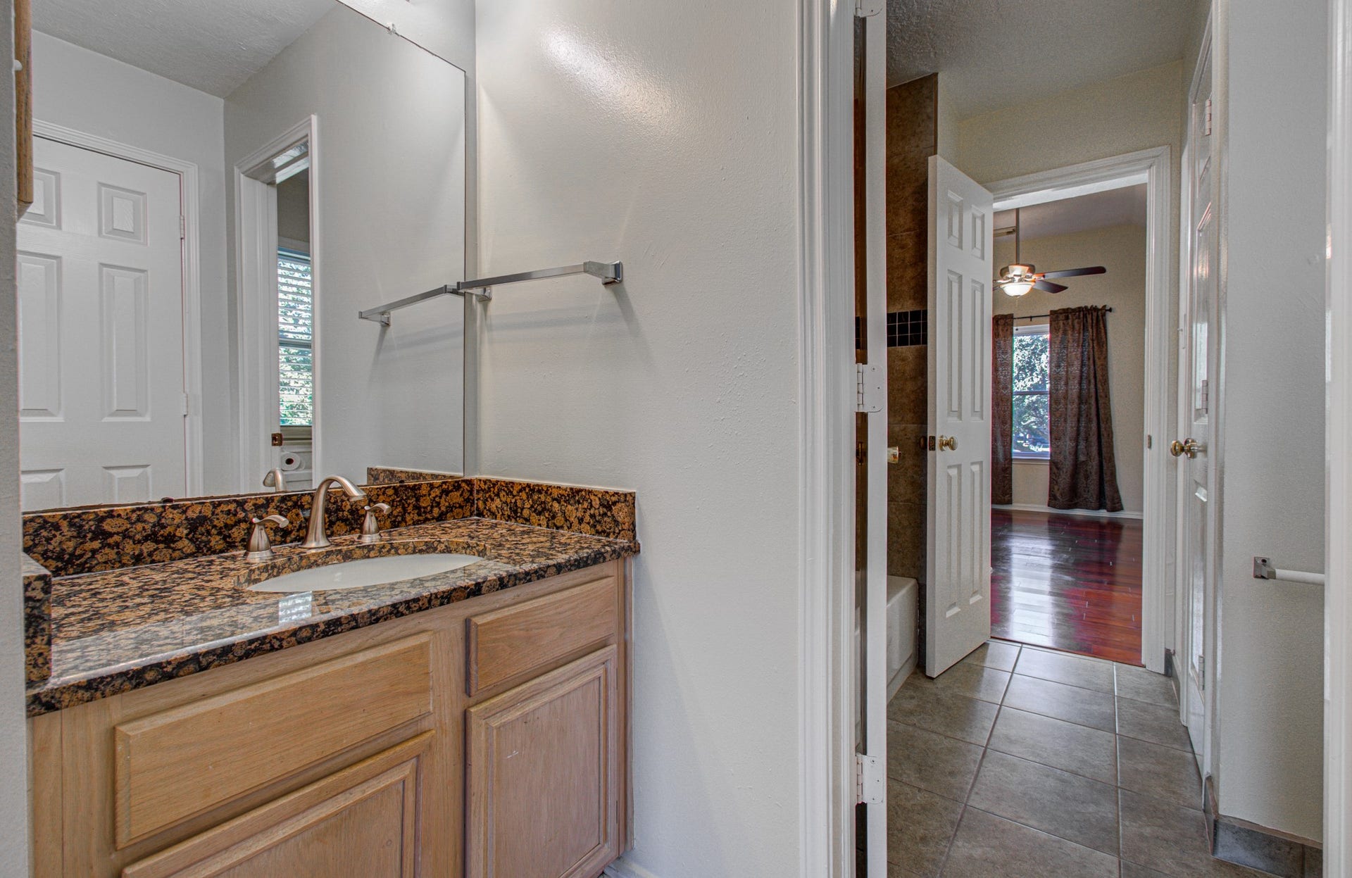 The other side of the Jack and Jill bath