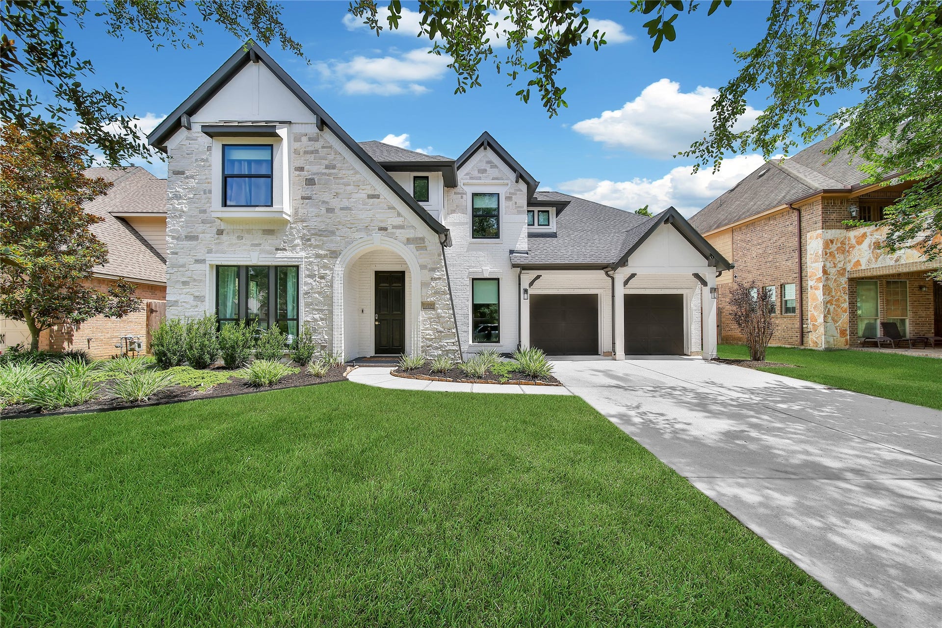 142 Pronghorn Place, Montgomery, TX 77316 Includes 3-car attached tandem garage and ample driveway parking.