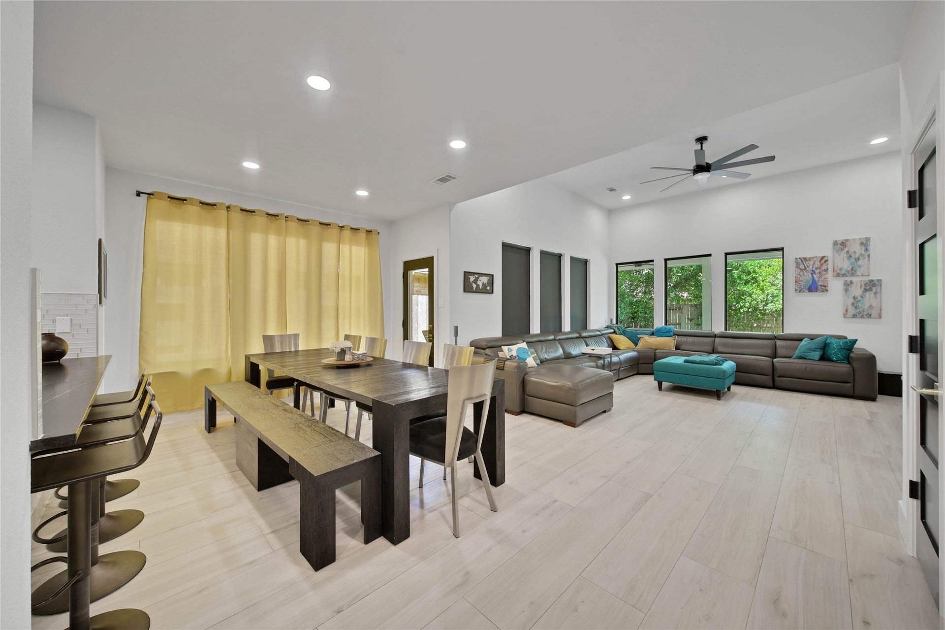 142 Pronghorn Place, Montgomery, TX 77316 Kitchen bar, breakfast area and living room flow together. Large windows with black-out shades.