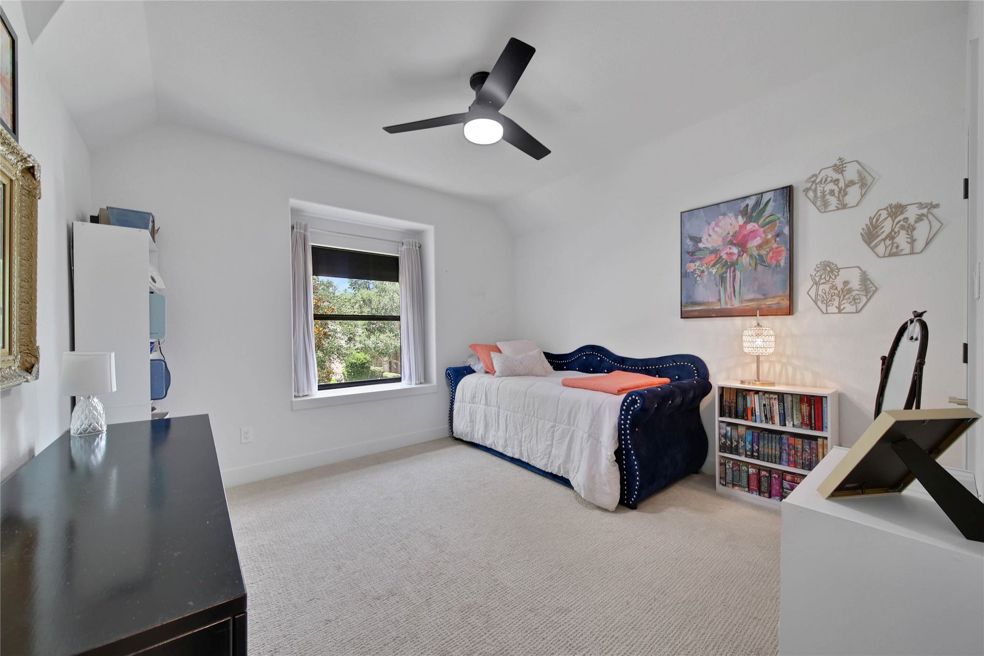 142 Pronghorn Place, Montgomery, TX 77316 Upstairs bedroom #1. Has walk-in closet, bathroom next door, and a hall closet.