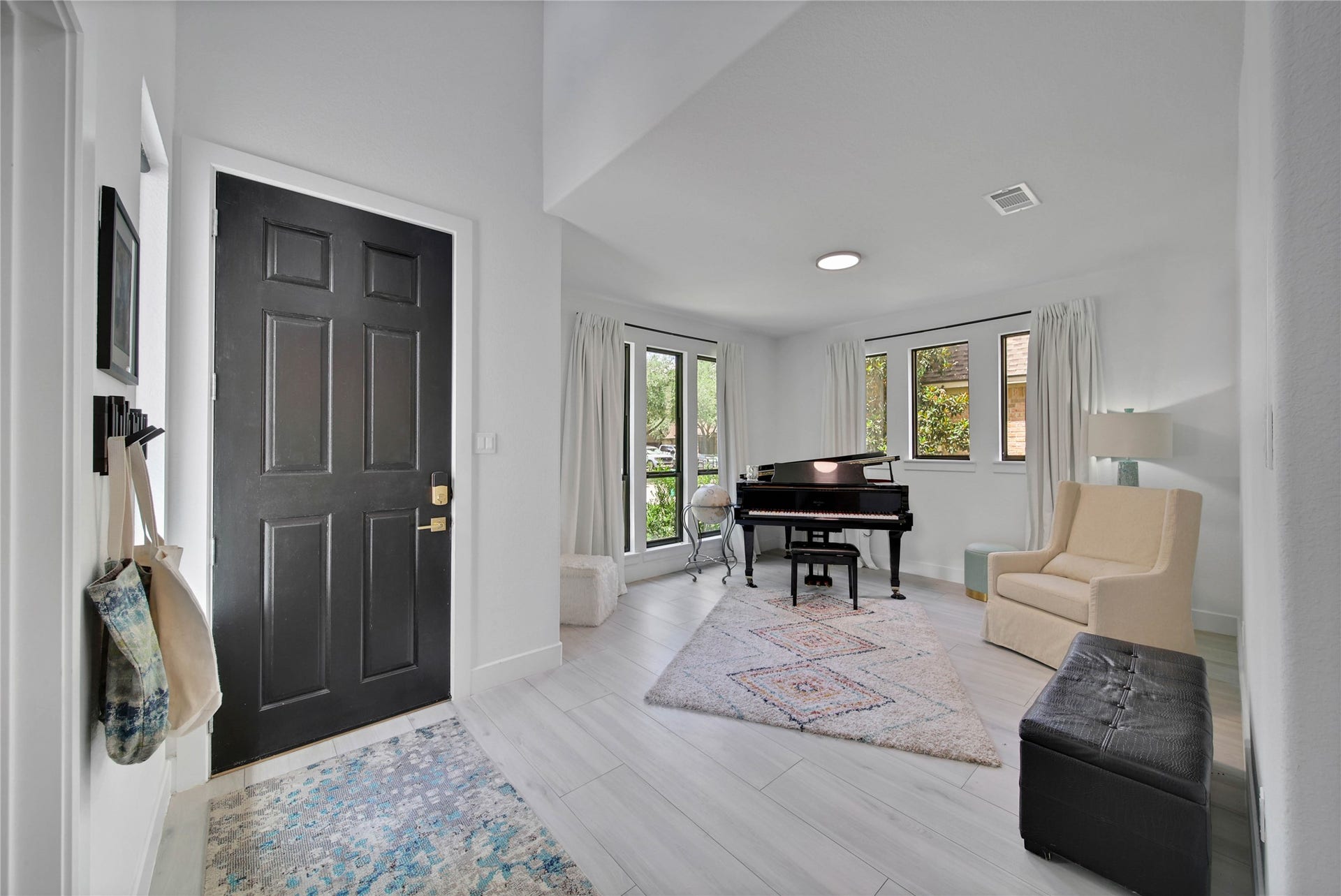 142 Pronghorn Place, Montgomery, TX 77316 Entry & Formal Dining