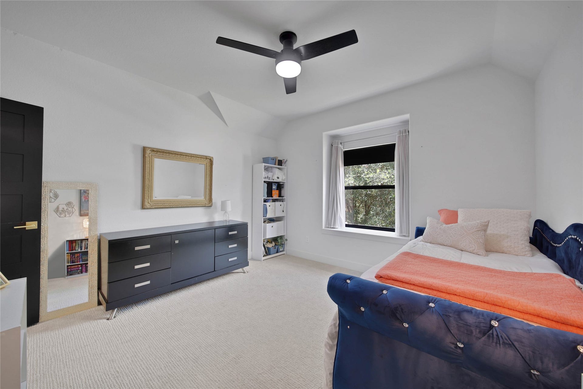 142 Pronghorn Place, Montgomery, TX 77316 Upstairs bedroom #1.
