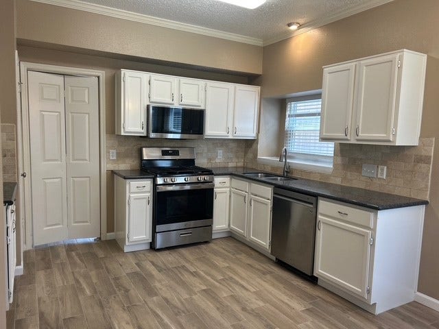 1018 Wentworth Drive, Pearland, TX 77584